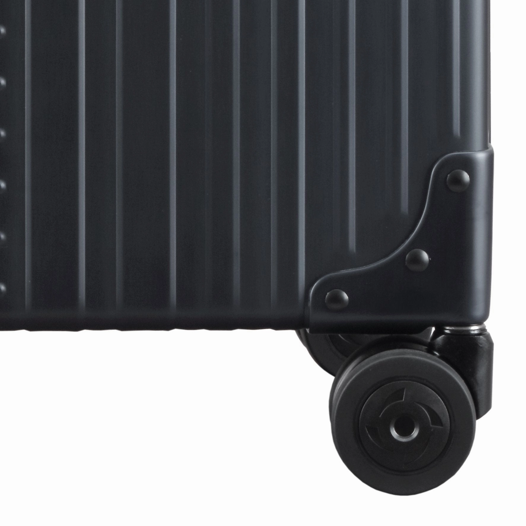 Aleon Classic 21" 4-Wheel Carry-On Luggage