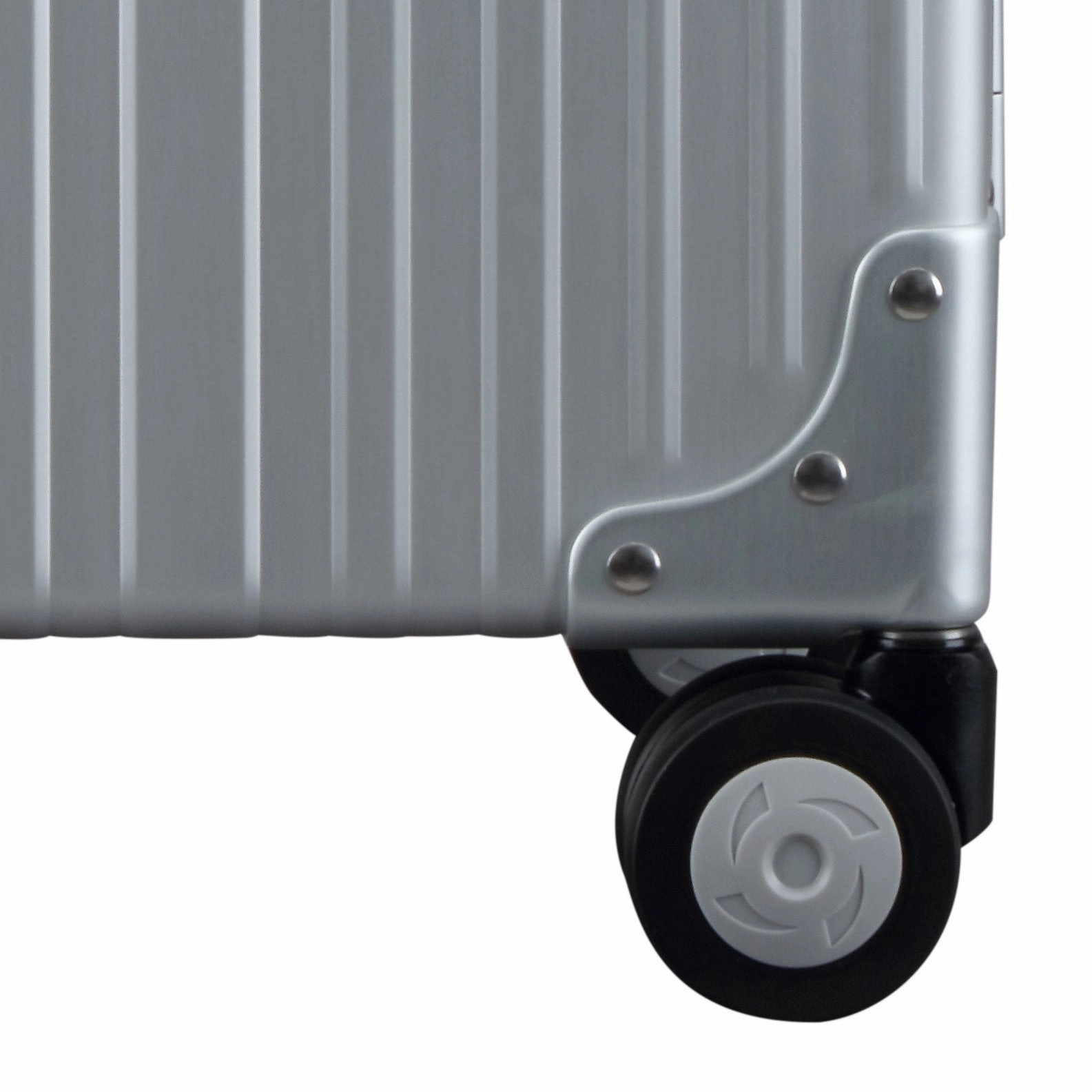 Aleon Classic 21" 4-Wheel Carry-On Luggage