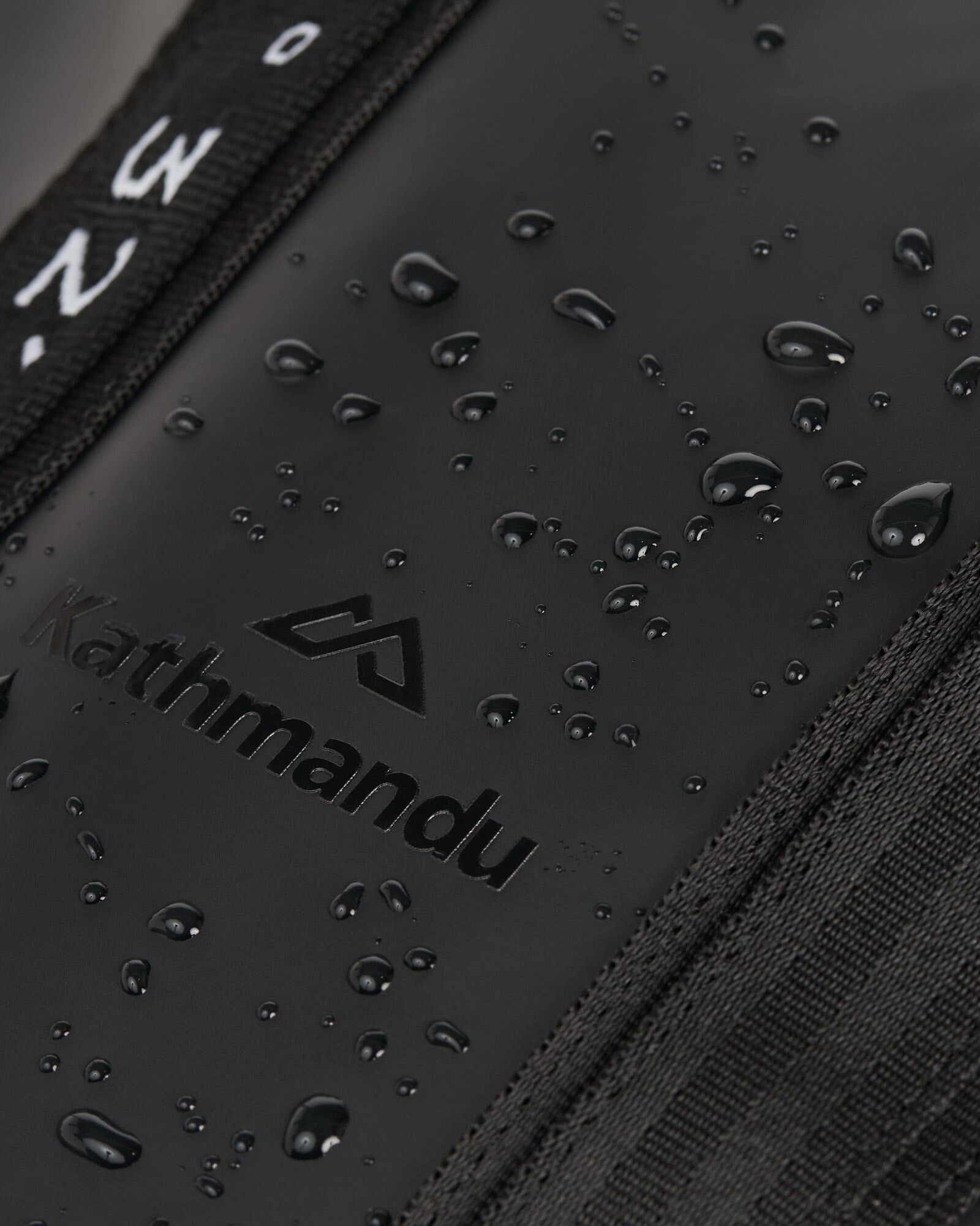 Amphi Backpack - 16L - Black Stingray