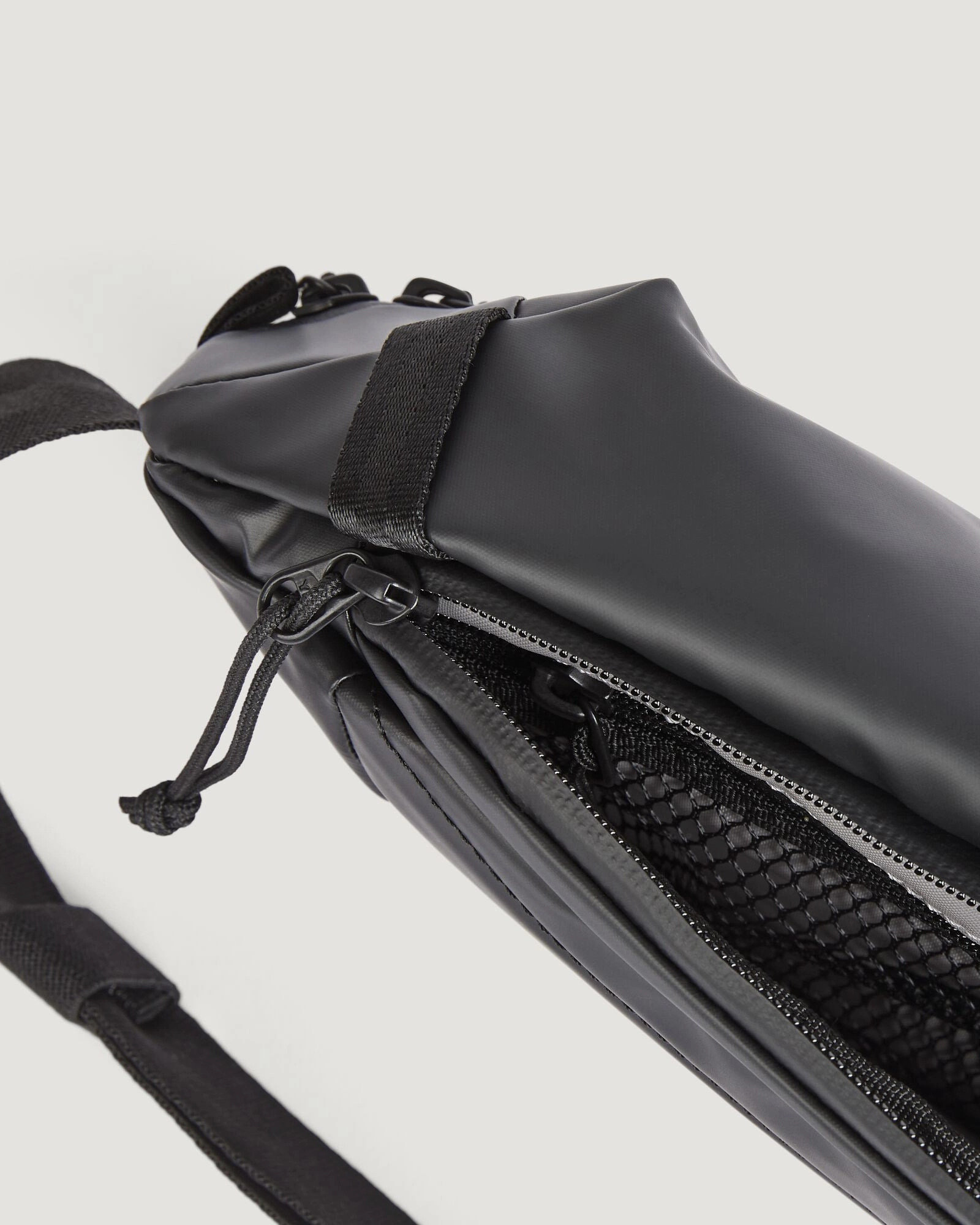Amphi Cross Body Bag - Black Stingray