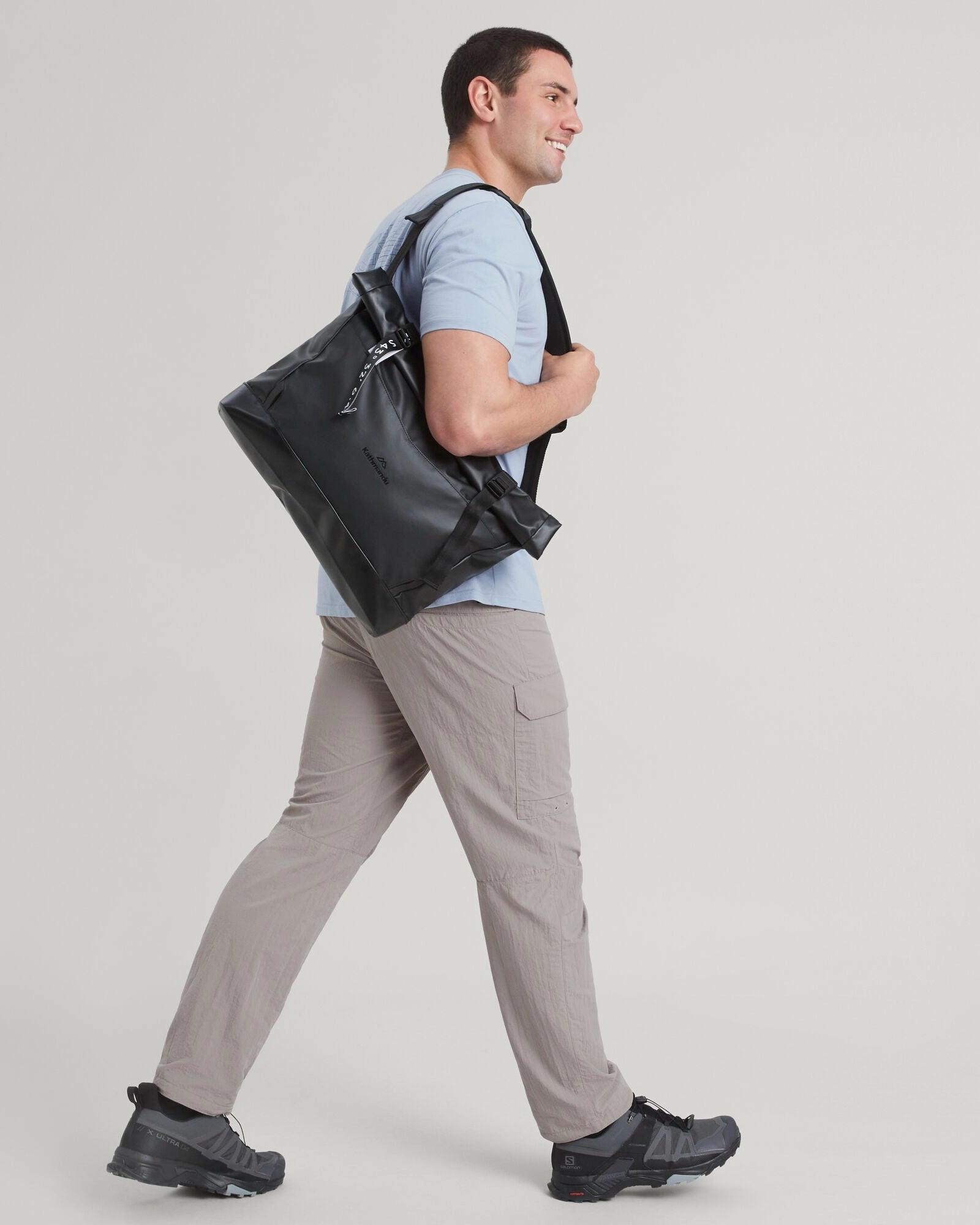 Amphi Roll Top Messenger Bag - 15L - Black Stingray