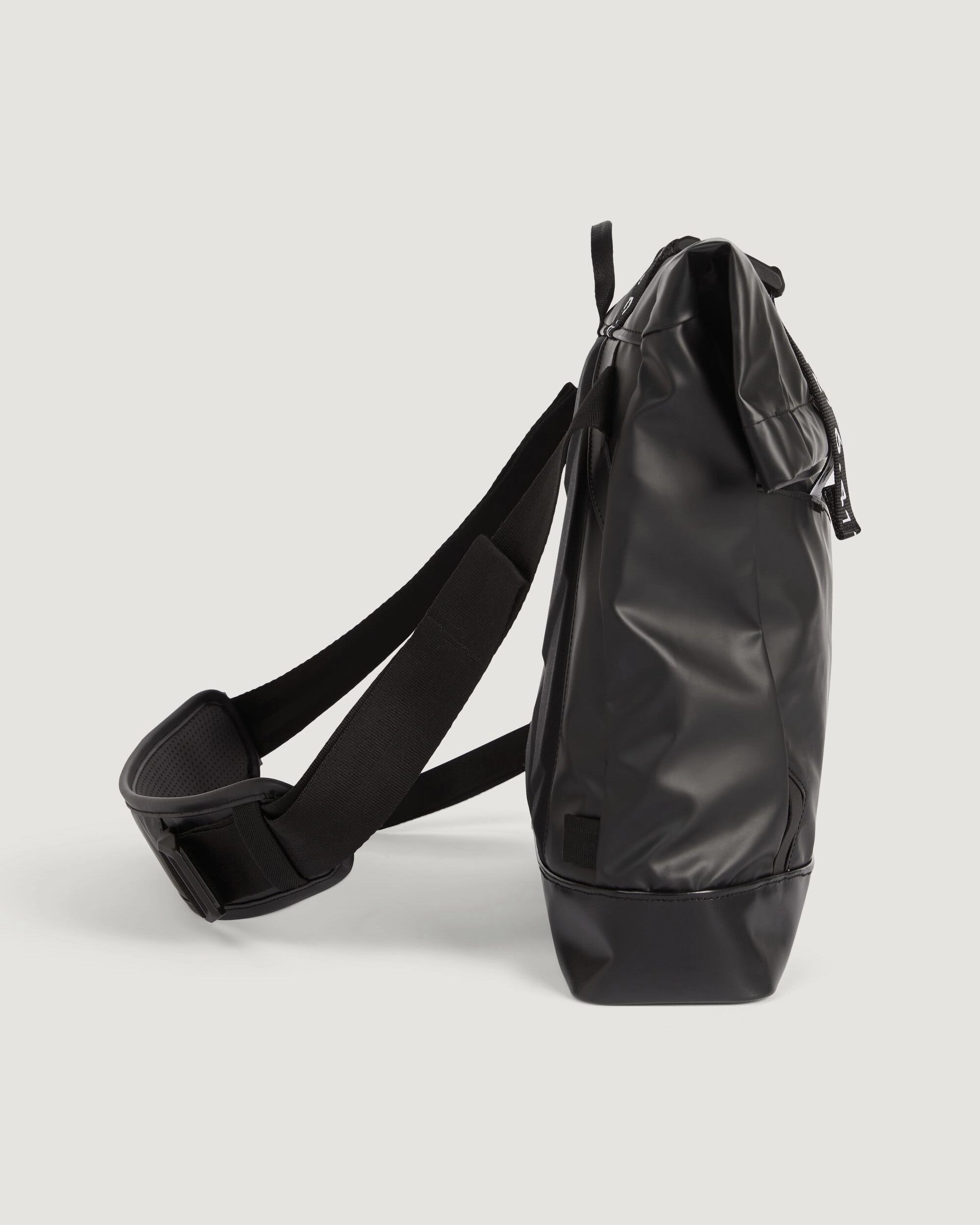 Amphi Roll Top Messenger Bag - 15L - Black Stingray