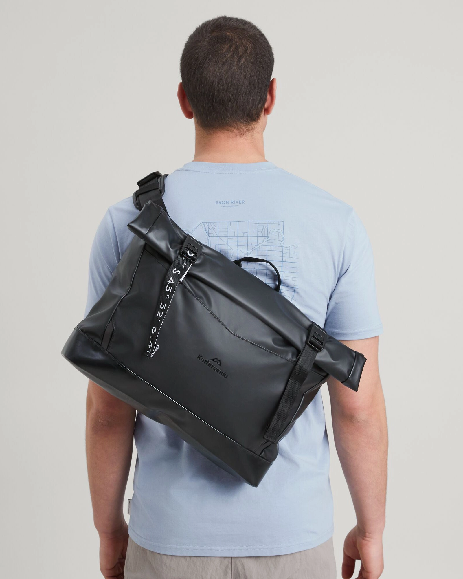 Amphi Roll Top Messenger Bag - 15L - Black Stingray