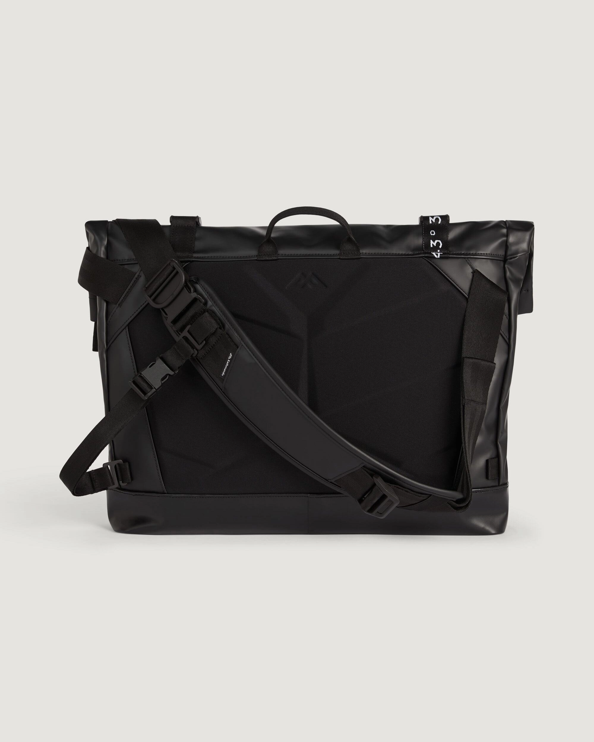 Amphi Roll Top Messenger Bag - 15L - Black Stingray