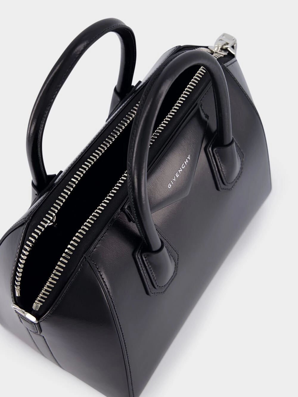 Antigona Small Leather Handbag
