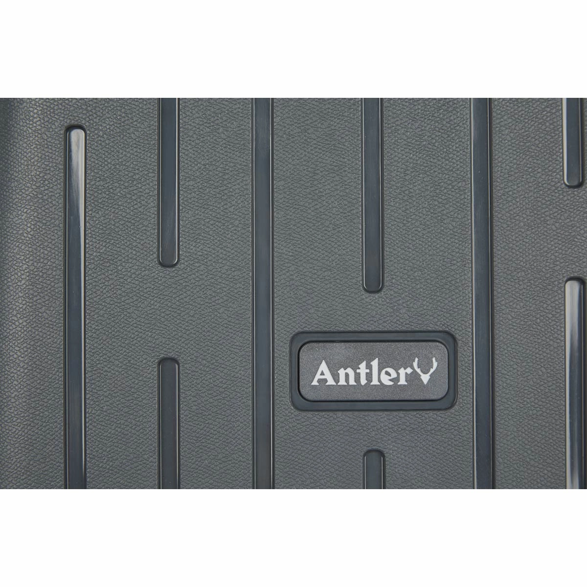 Antler Lightning Dlx 21In Carry On Spinner Suitcase