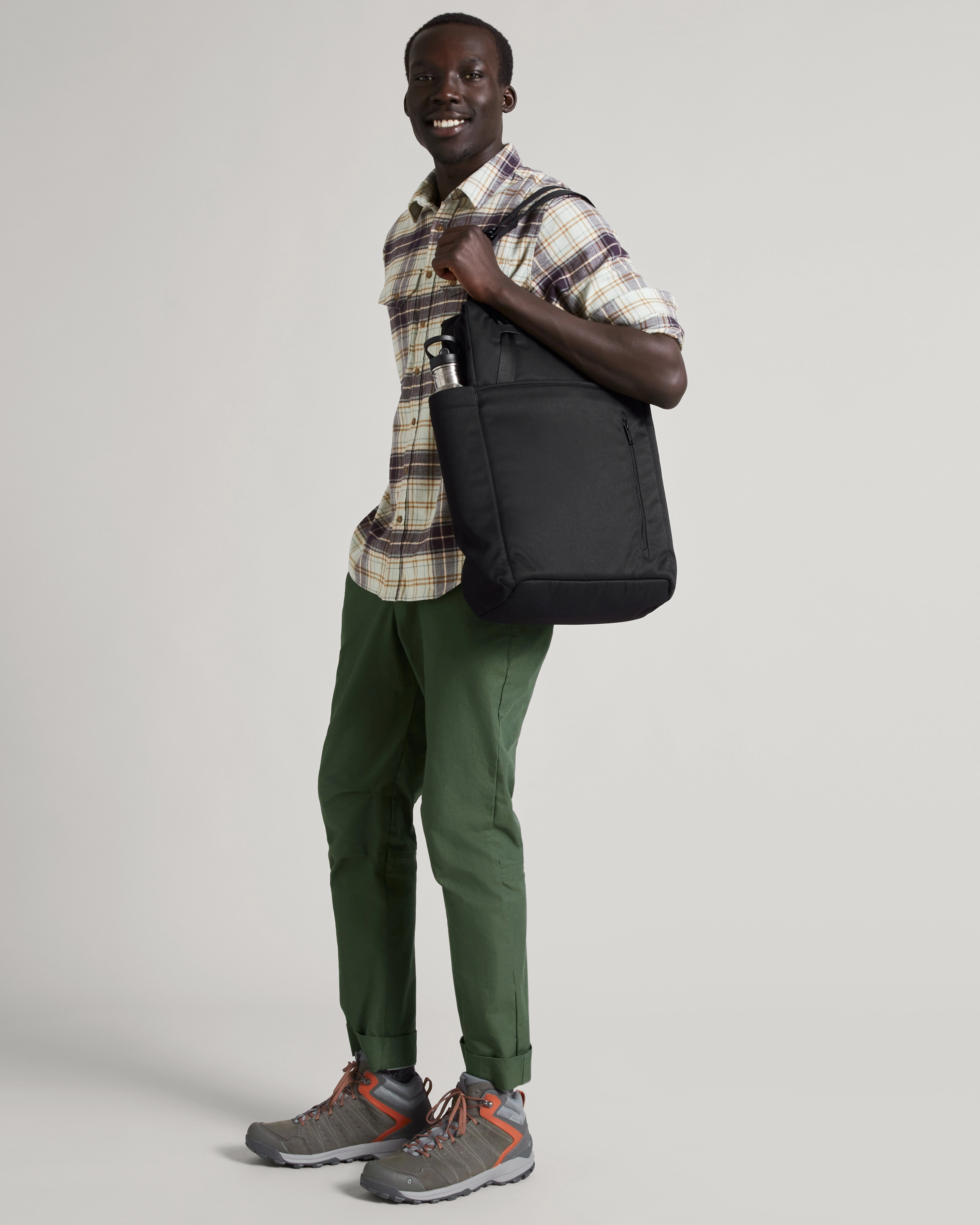 Apex Convertible Tote - 20 L - Black