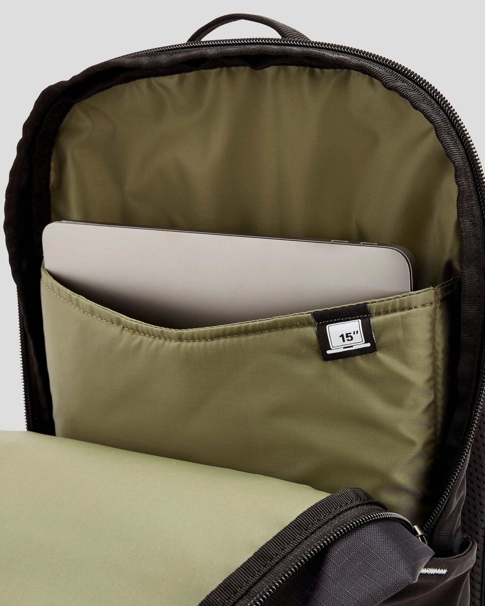 Axon Escape Backpack - 22L - Black Stingray