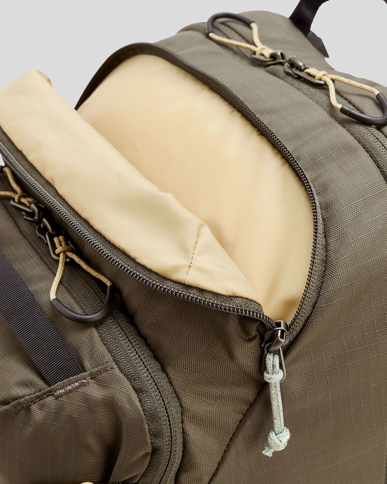Axon Escape Backpack - 28L - Dark Moss