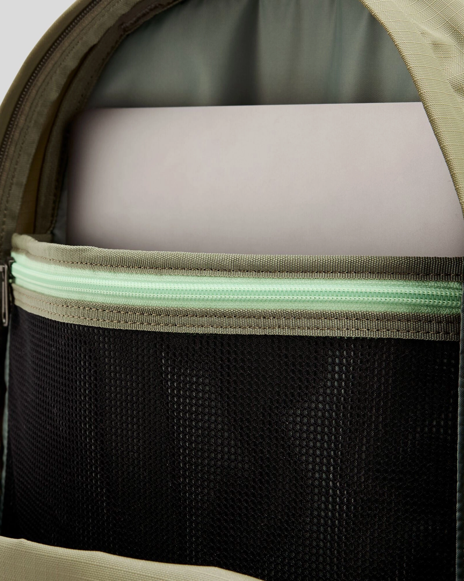 Axon Everyday Backpack - 18L - Beech/Dark Moss