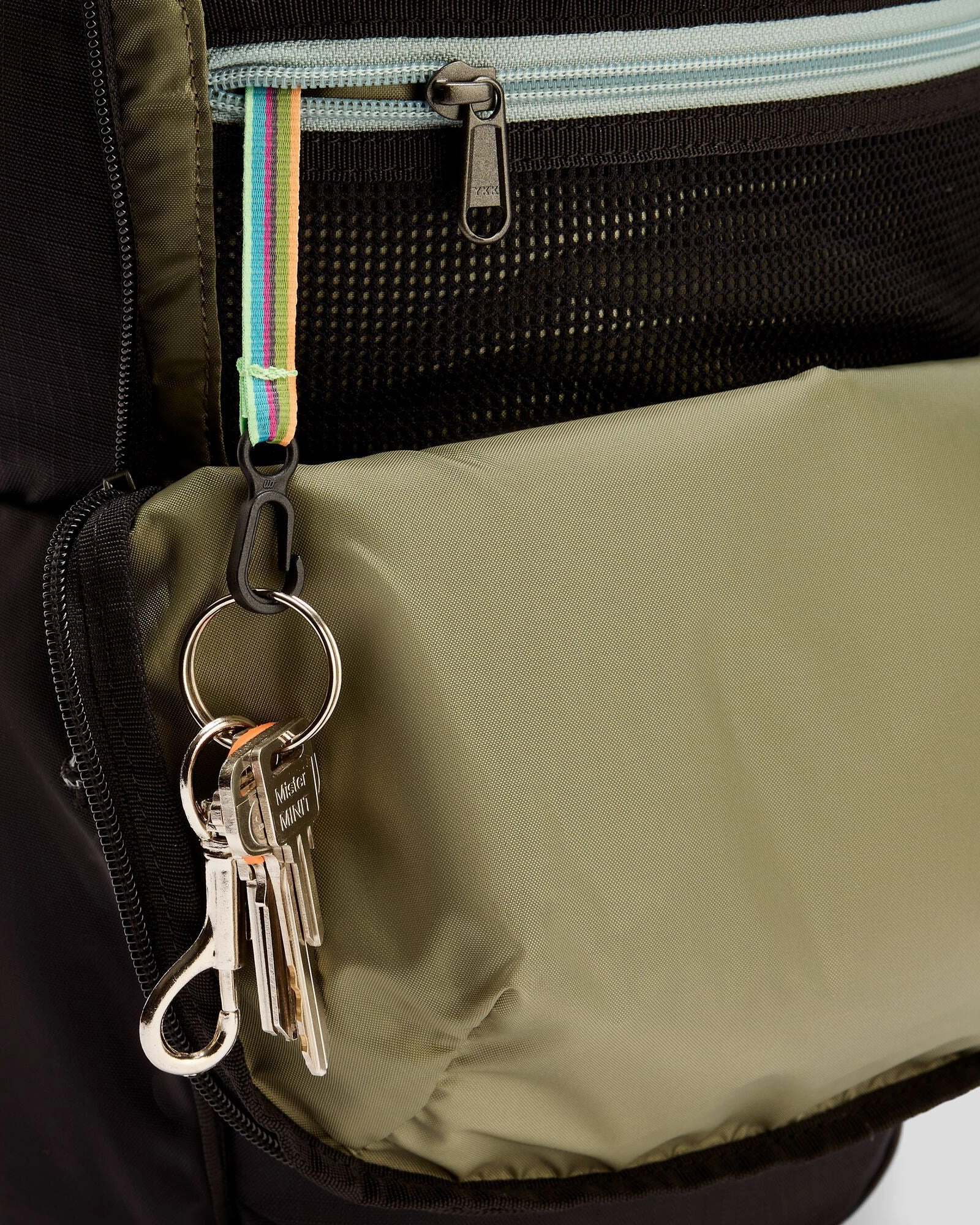 Axon Everyday Backpack - 20L - Black Stingray