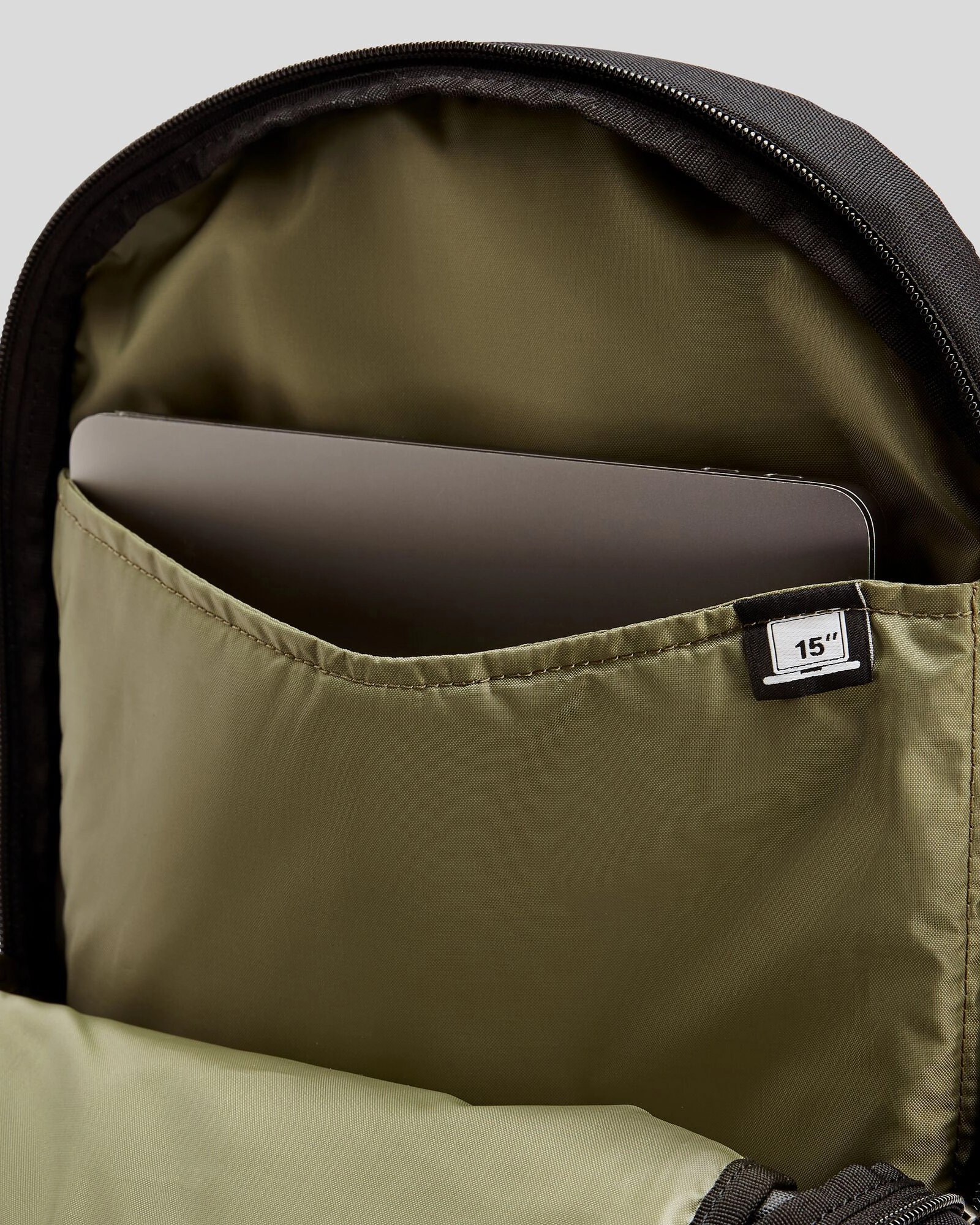 Axon Everyday Backpack - 20L - Black Stingray