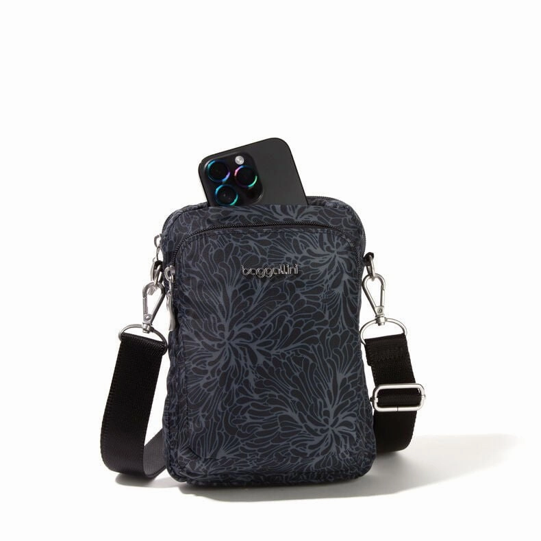 Baggallini Modern Everywhere Explorer Crossbody