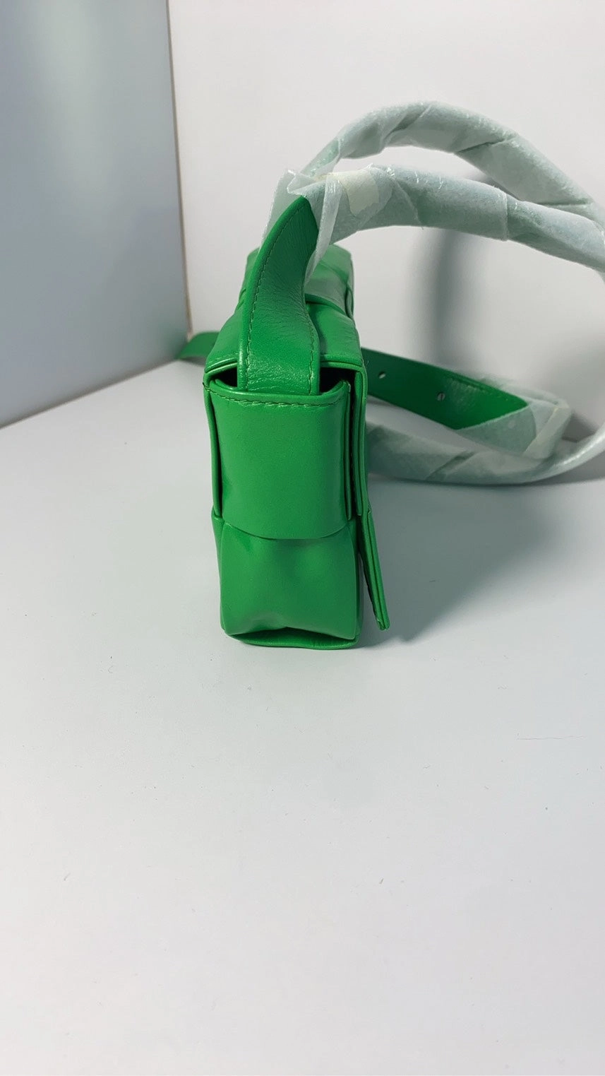 Bottega Veneta Cassette Bag Green Leather Shoulder Bag - Preloved