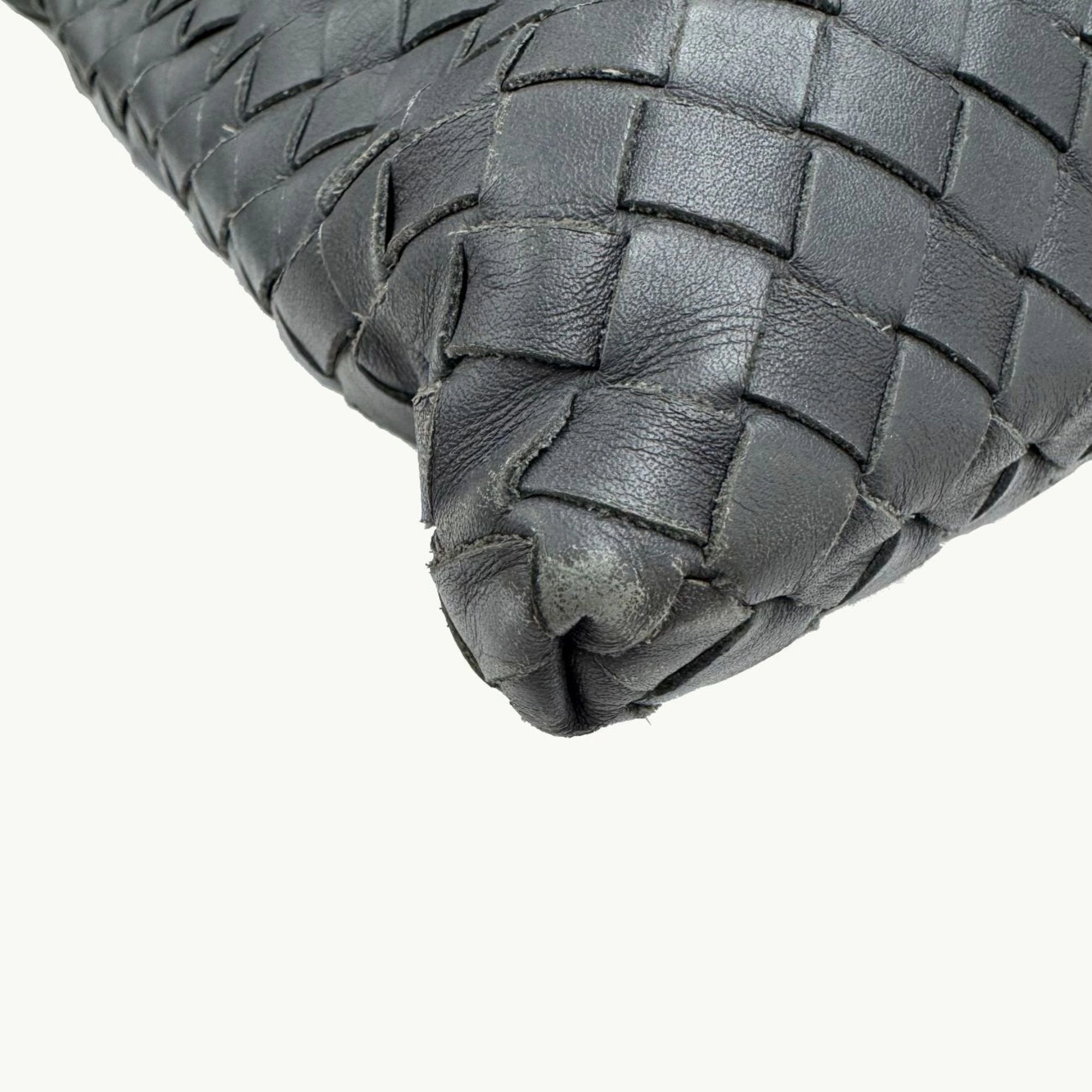 Bottega Veneta Leather Shoulder Bag (Pre-Owned)