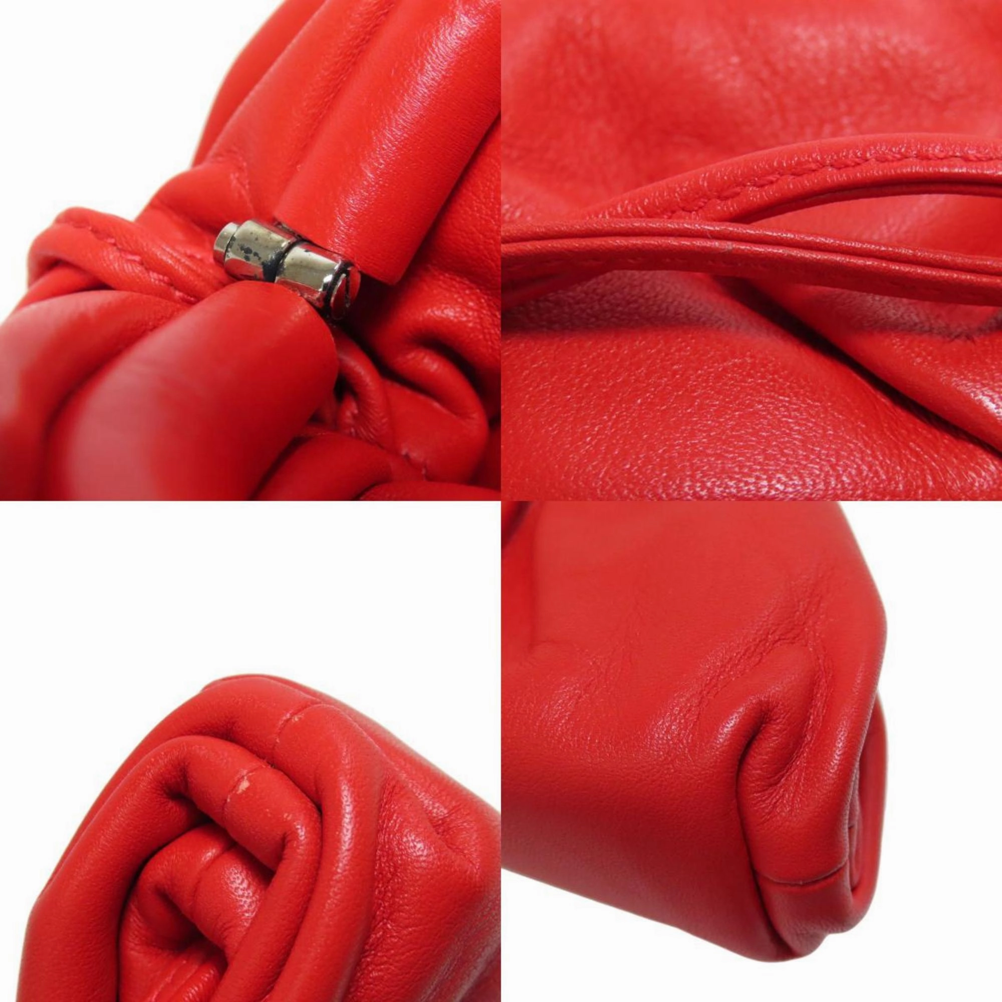 Bottega Veneta The Pouch Leather Shoulder Bag (Pre-Owned)