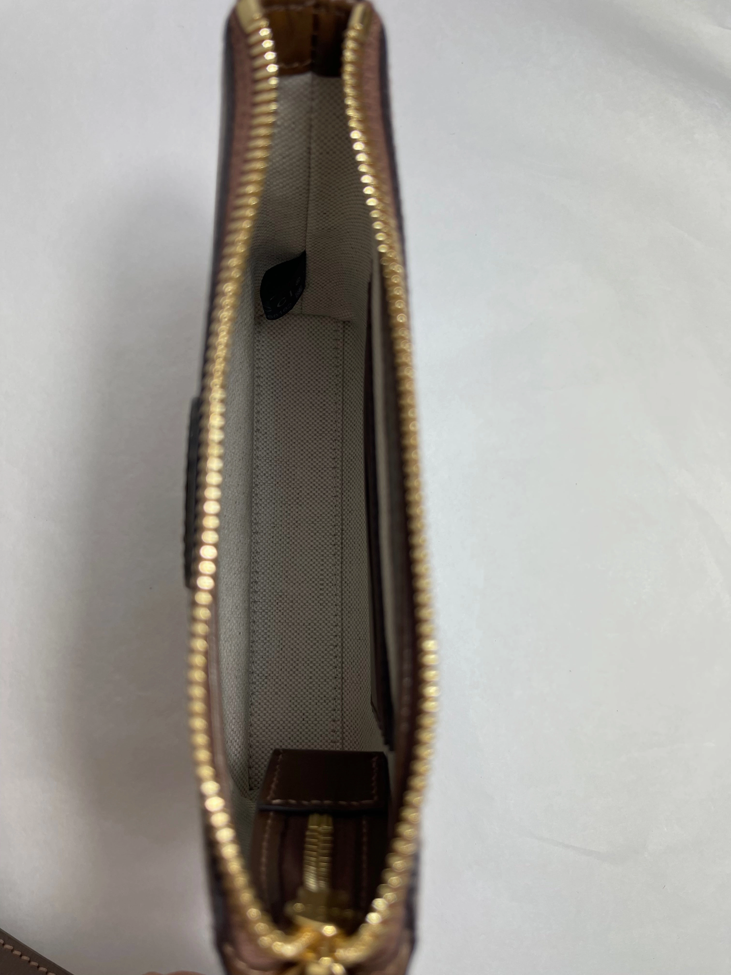 Brandnew Gucci Interlocking GG Supreme 2 in 1 Crossbody / Clutch