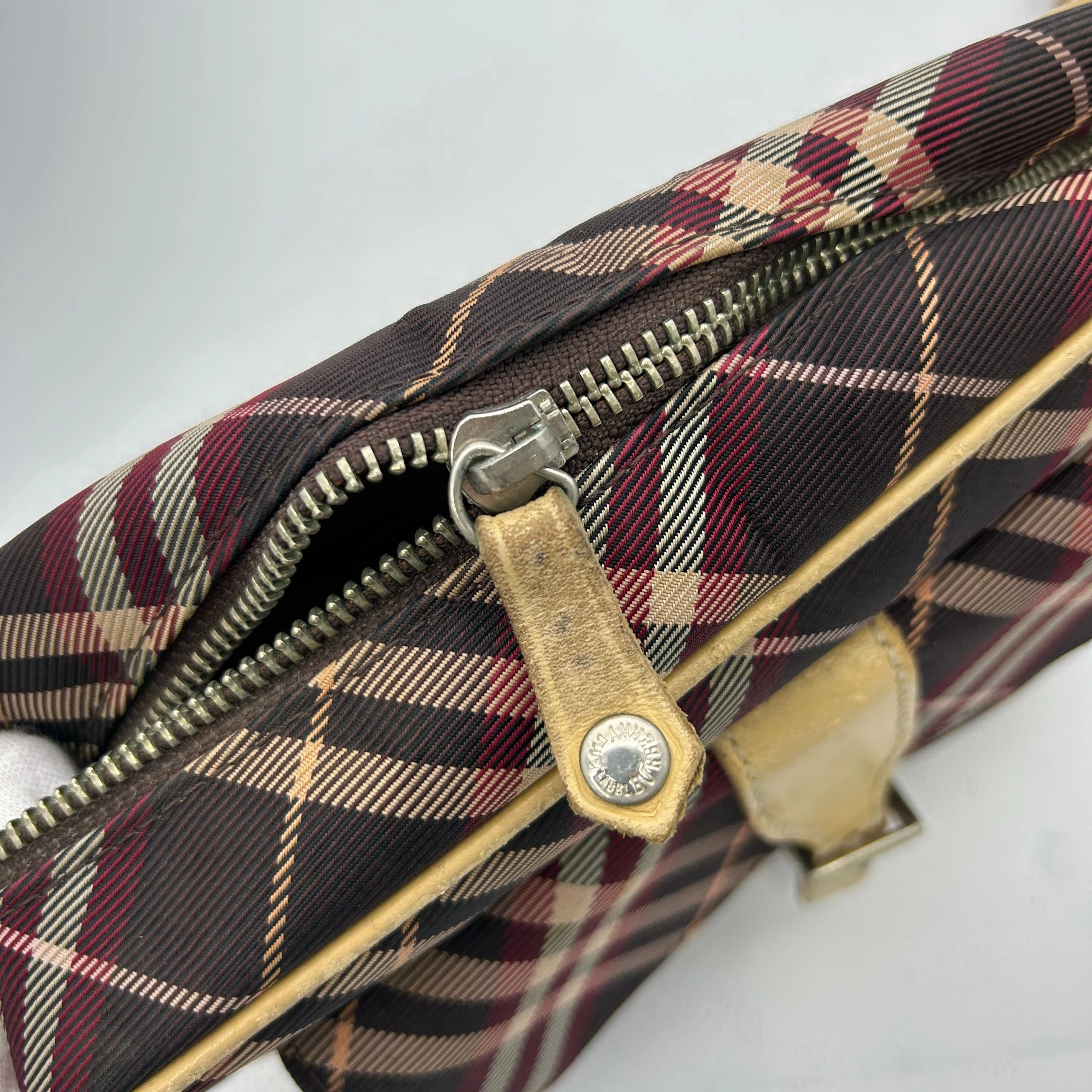 BURBERRY Nova Check Blue Label Shoulder Bag Nylon Red bb6612gd