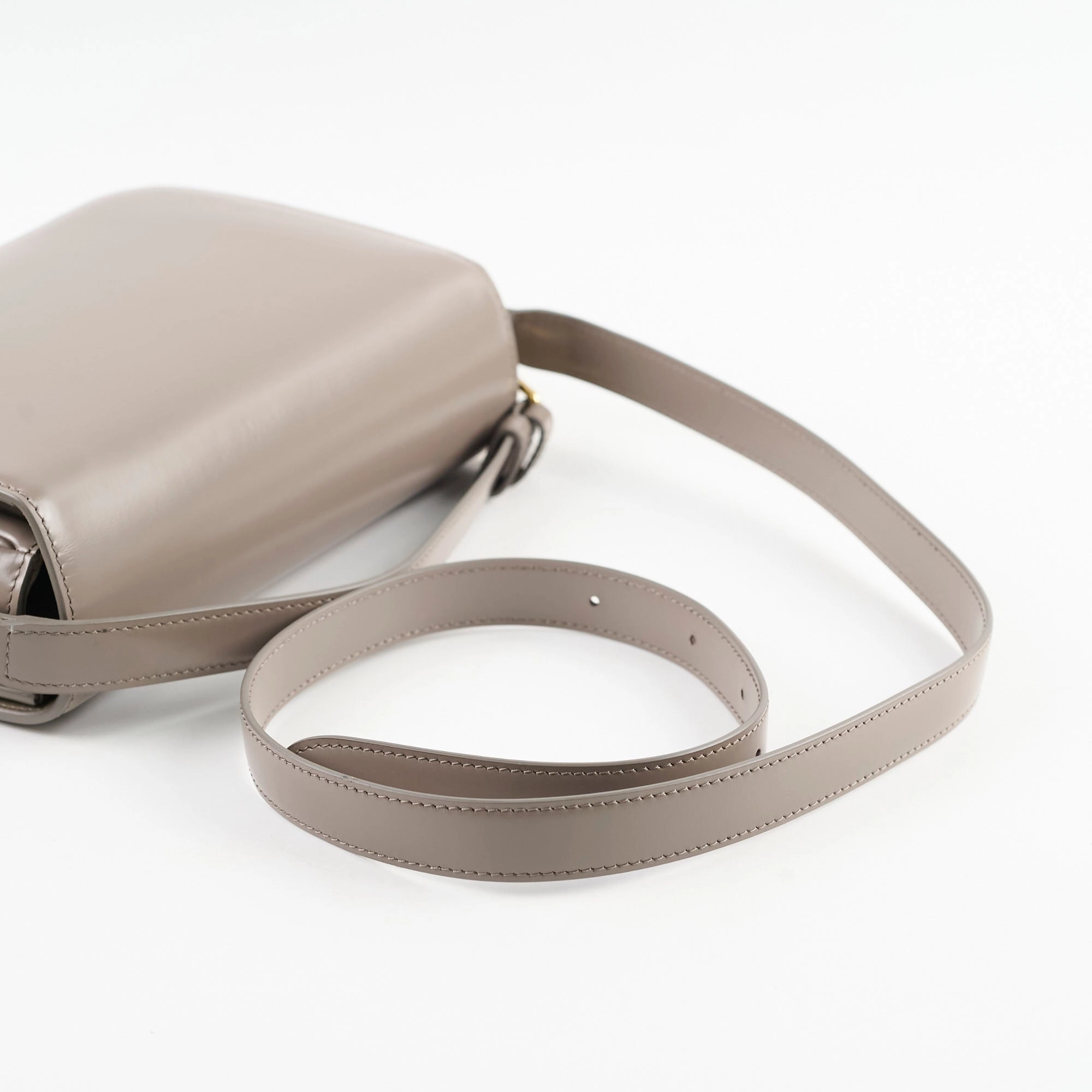 Celine Classique Medium Triomphe Bag Pebble