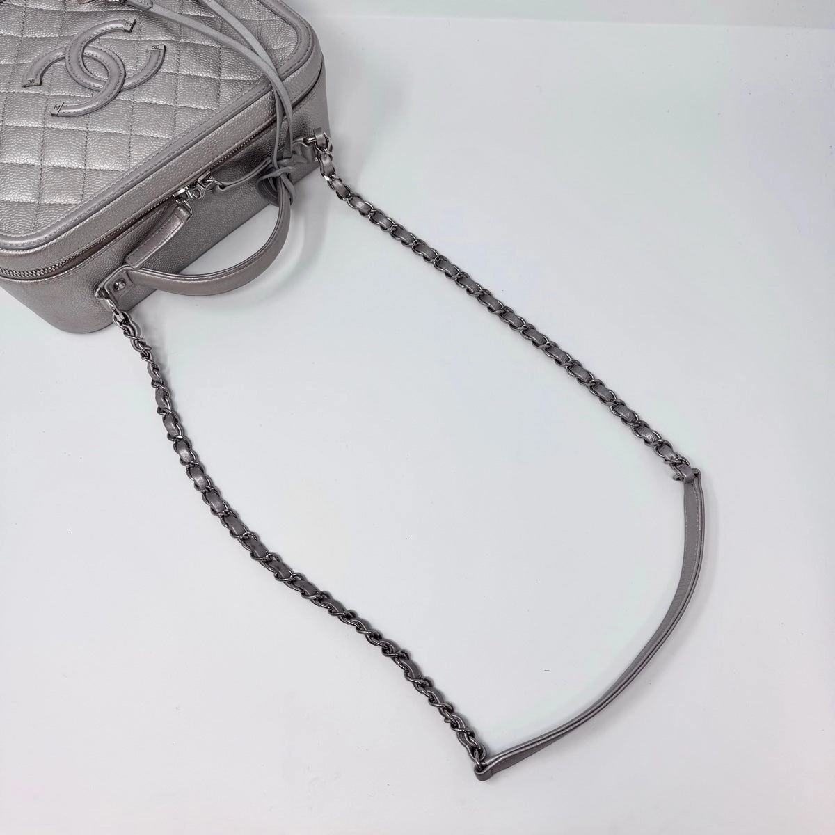 Chanel 2016-2017 Medium Filigree Vanity Case
