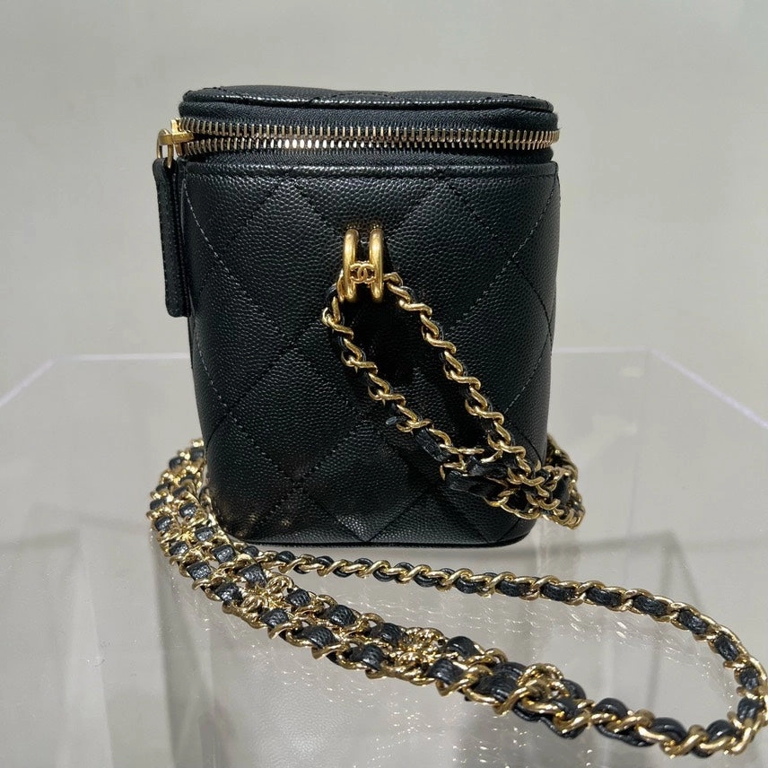 Chanel 22k Vanity Case in Black Leather with Gold Hardware - Crossbody Bag