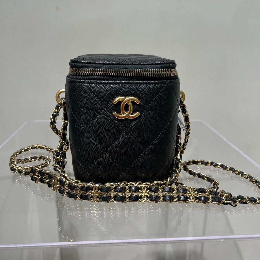 Chanel 22k Vanity Case in Black Leather with Gold Hardware - Crossbody Bag