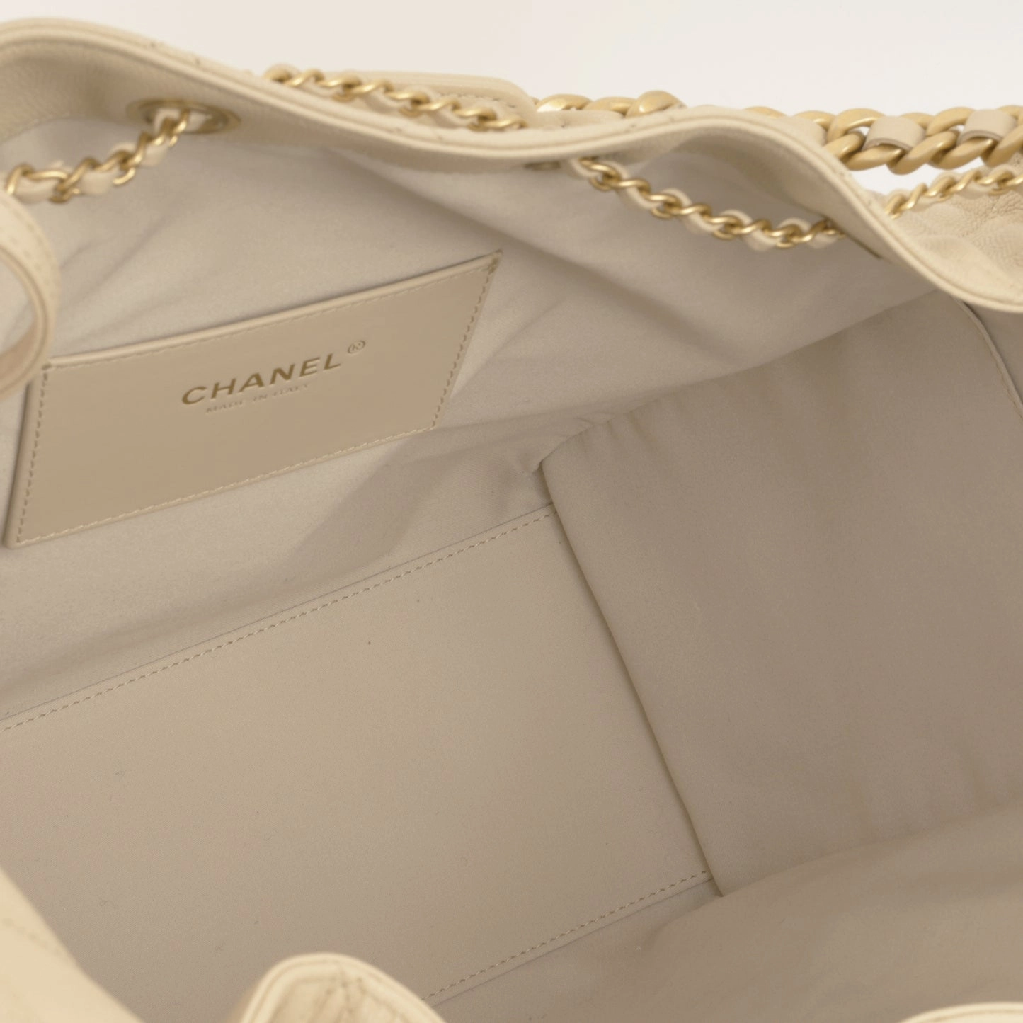 Chanel - Medium 25 Hobo - Beige Quilted Caviar AGHW - Pre-Loved - 2025