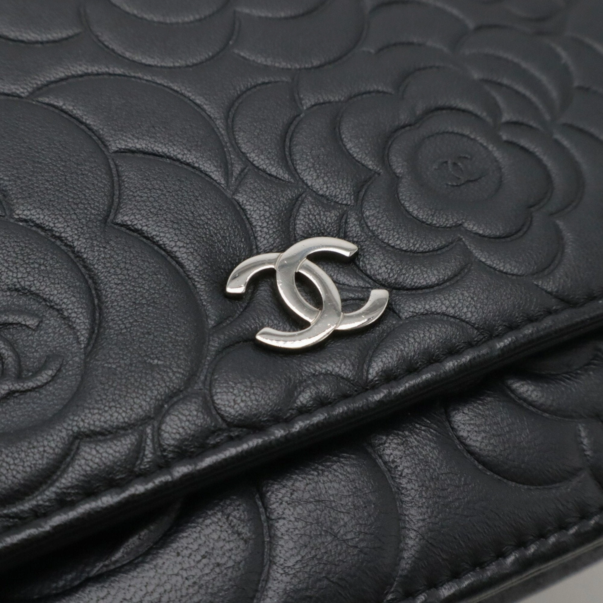 Chanel Camellia Leather Pochette Shoulder Bag (Pre-Owned)