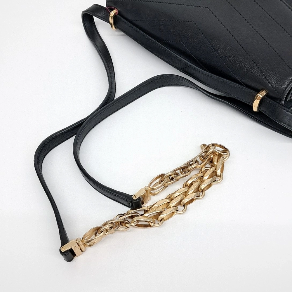 Chanel Chevron Shoulder Bag As0071 (10020285)