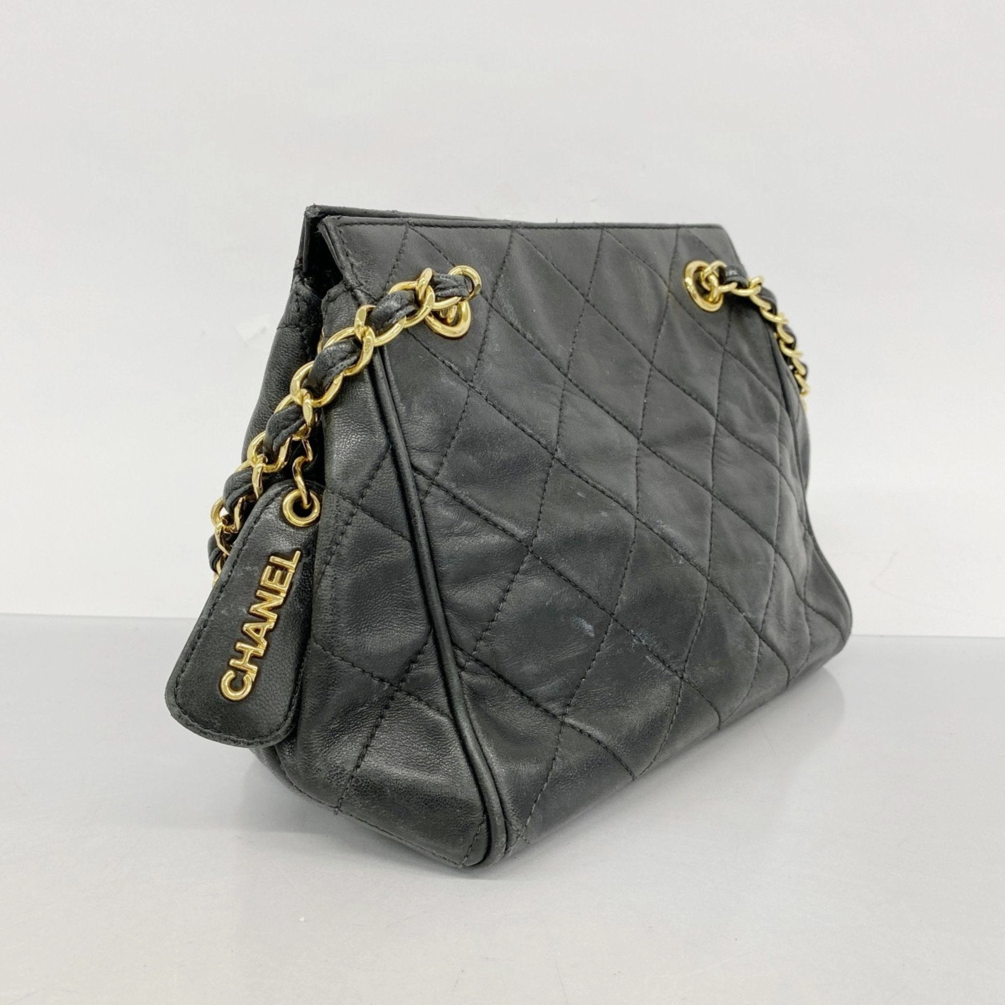 Chanel Leather Shoulder Bag (Pre-Owned)