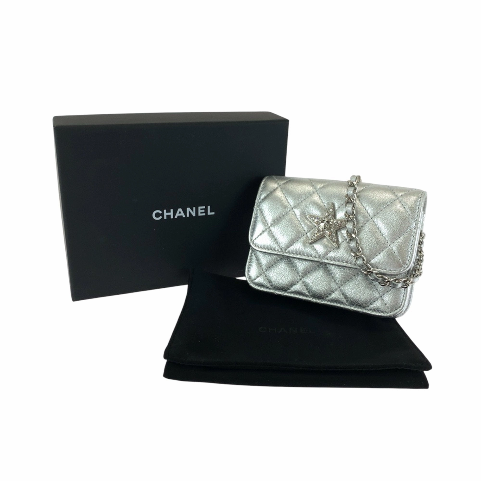 Chanel Leather Shoulder Bag (Pre-Owned)