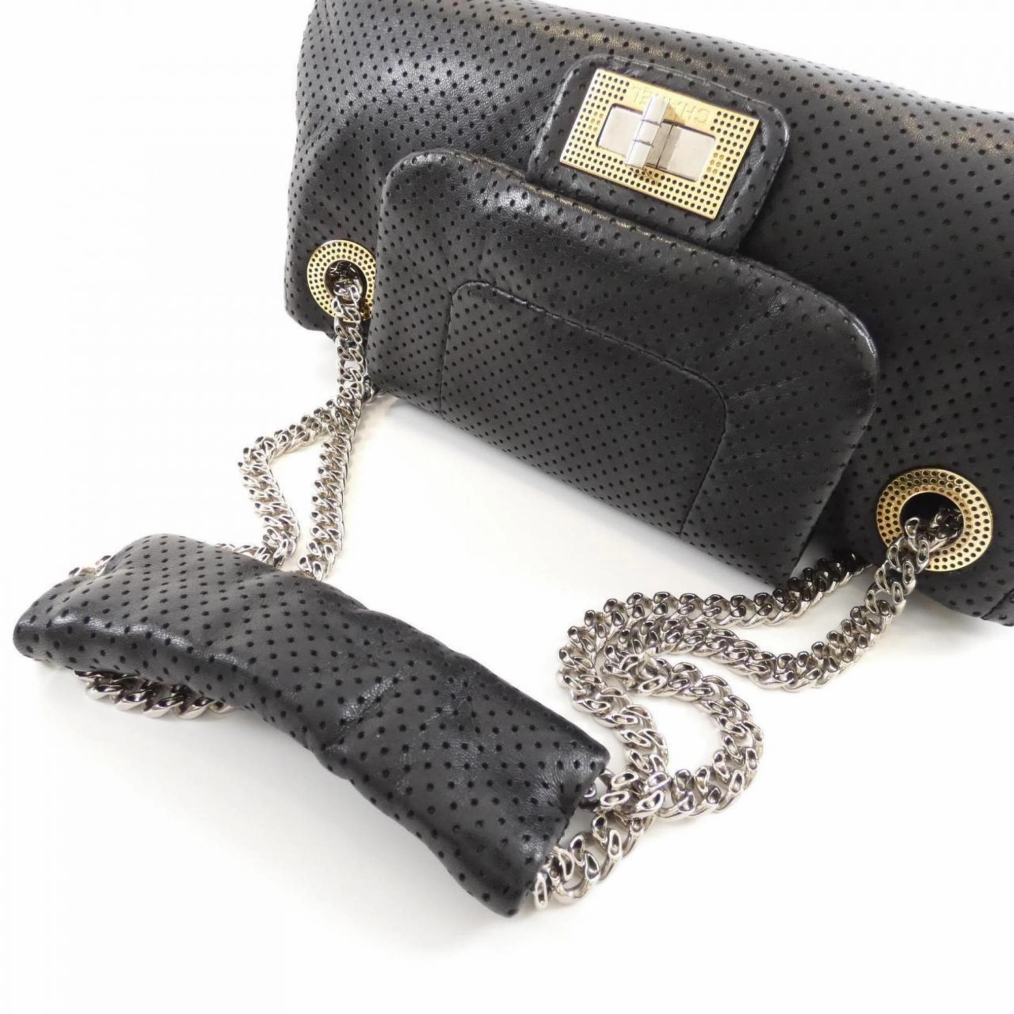 Chanel Leather Shoulder Bag (Pre-Owned)