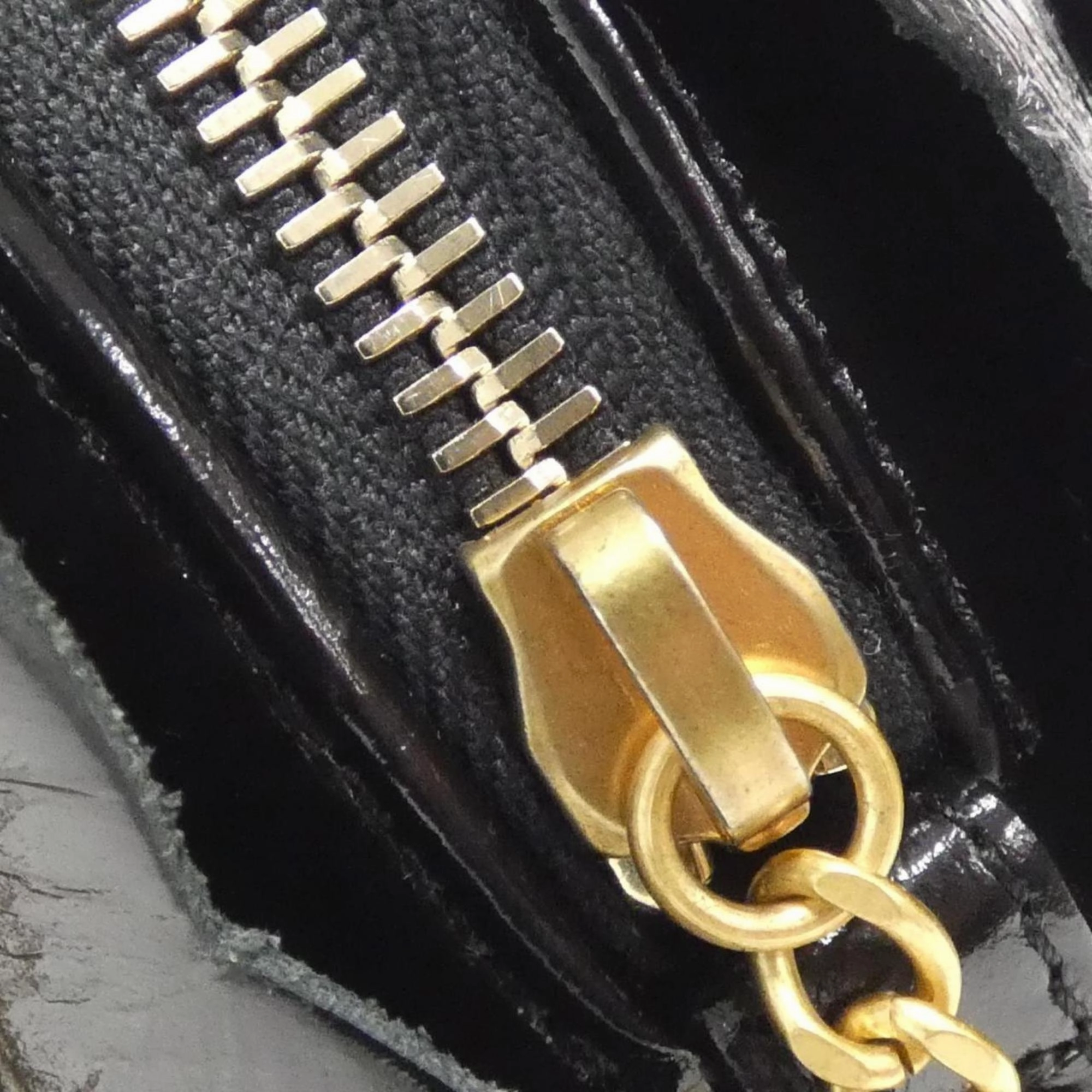 Chanel Leather Shoulder Bag (Pre-Owned)