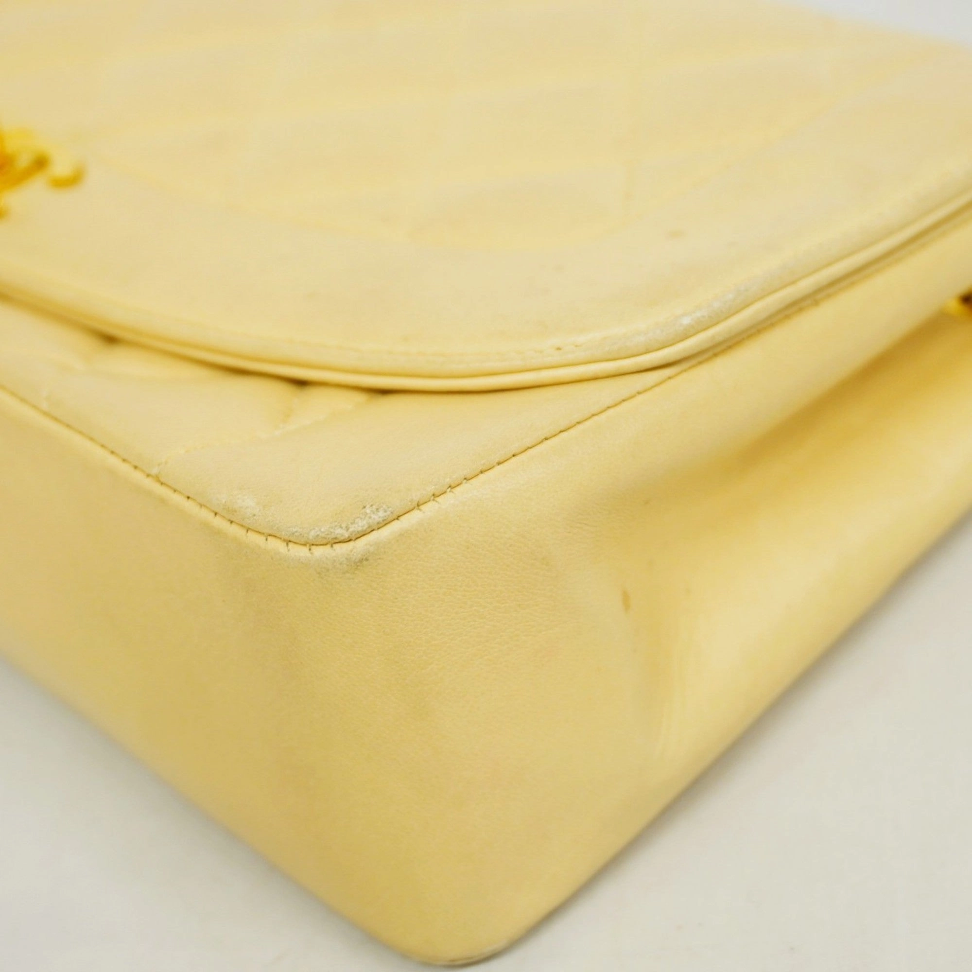 Chanel Leather Shoulder Bag (Pre-Owned)