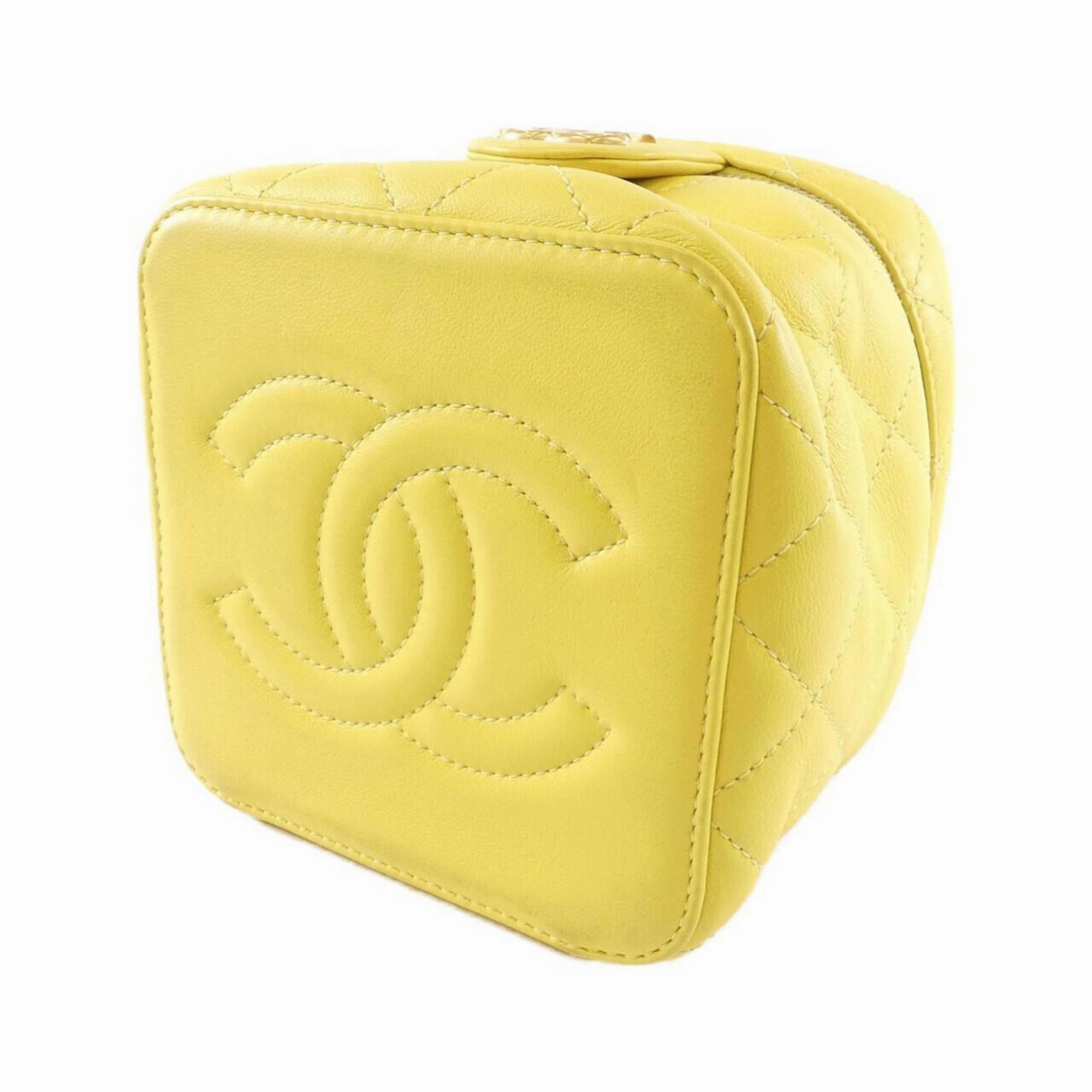 Chanel Leather Shoulder Bag (Pre-Owned)