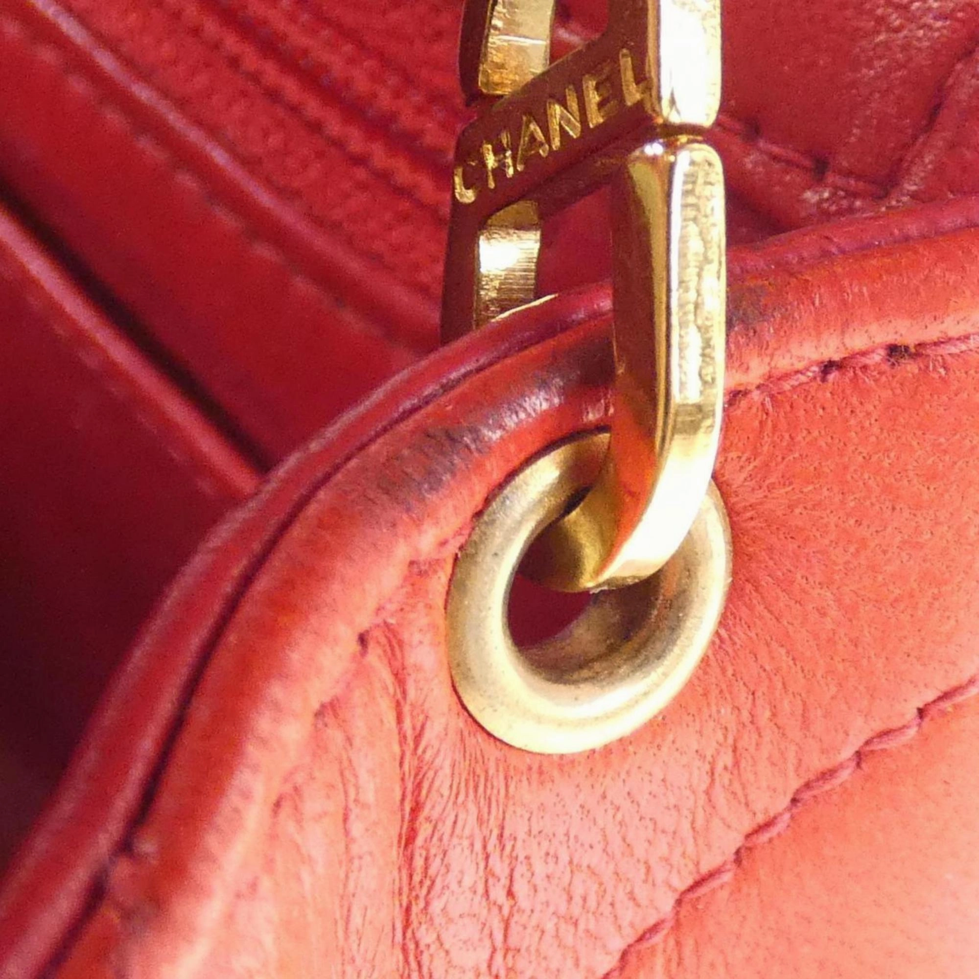 Chanel Leather Shoulder Bag (Pre-Owned)
