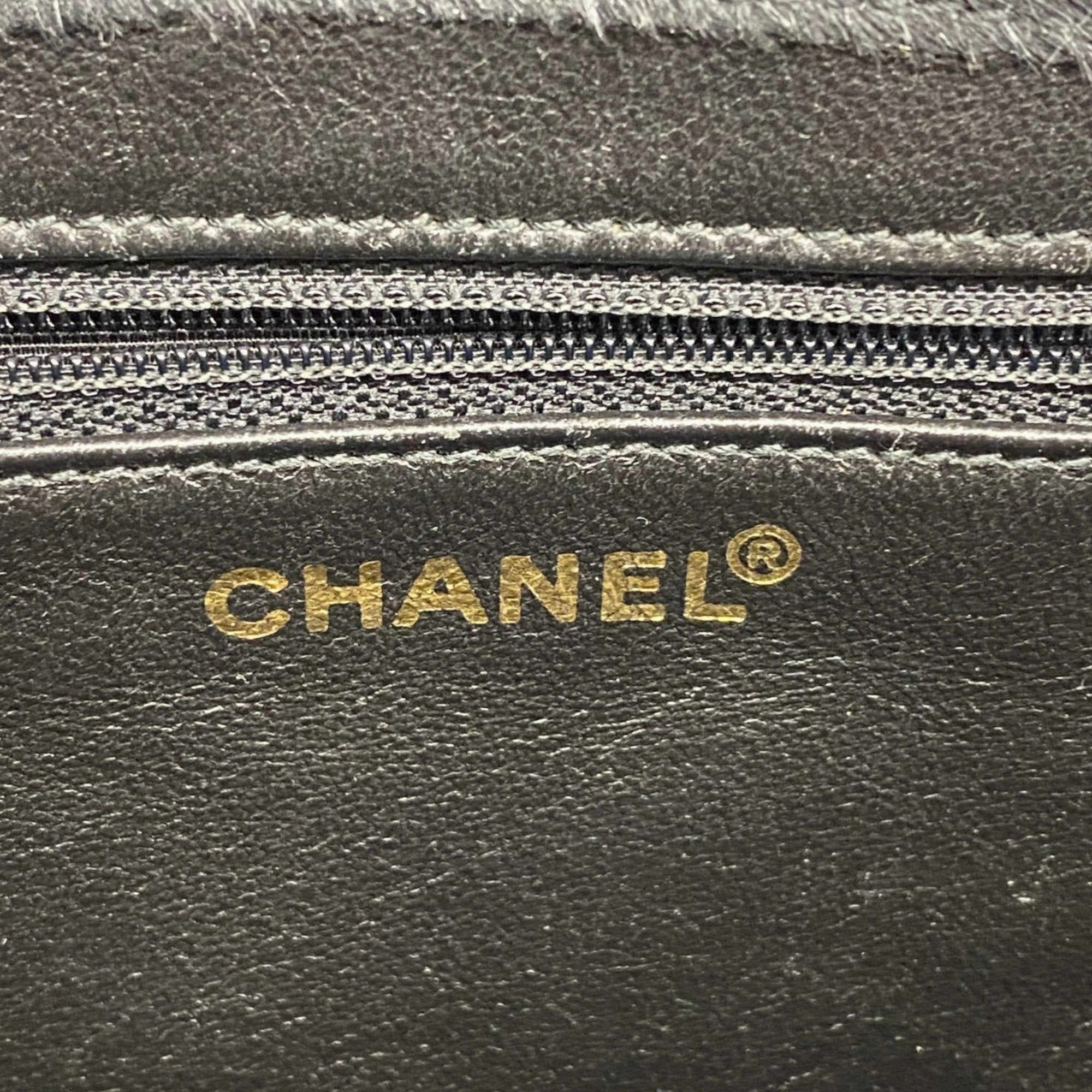 Chanel Leather Shoulder Bag (Pre-Owned)