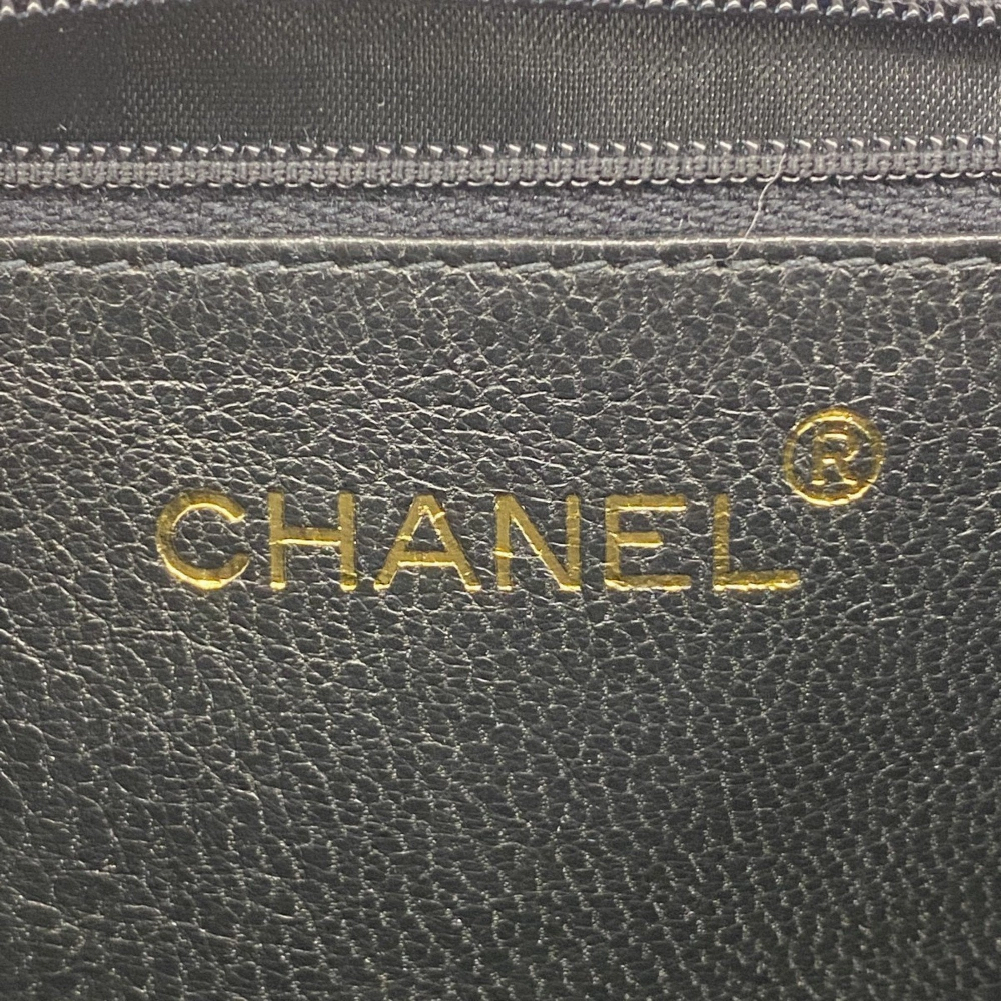 Chanel Leather Shoulder Bag (Pre-Owned)