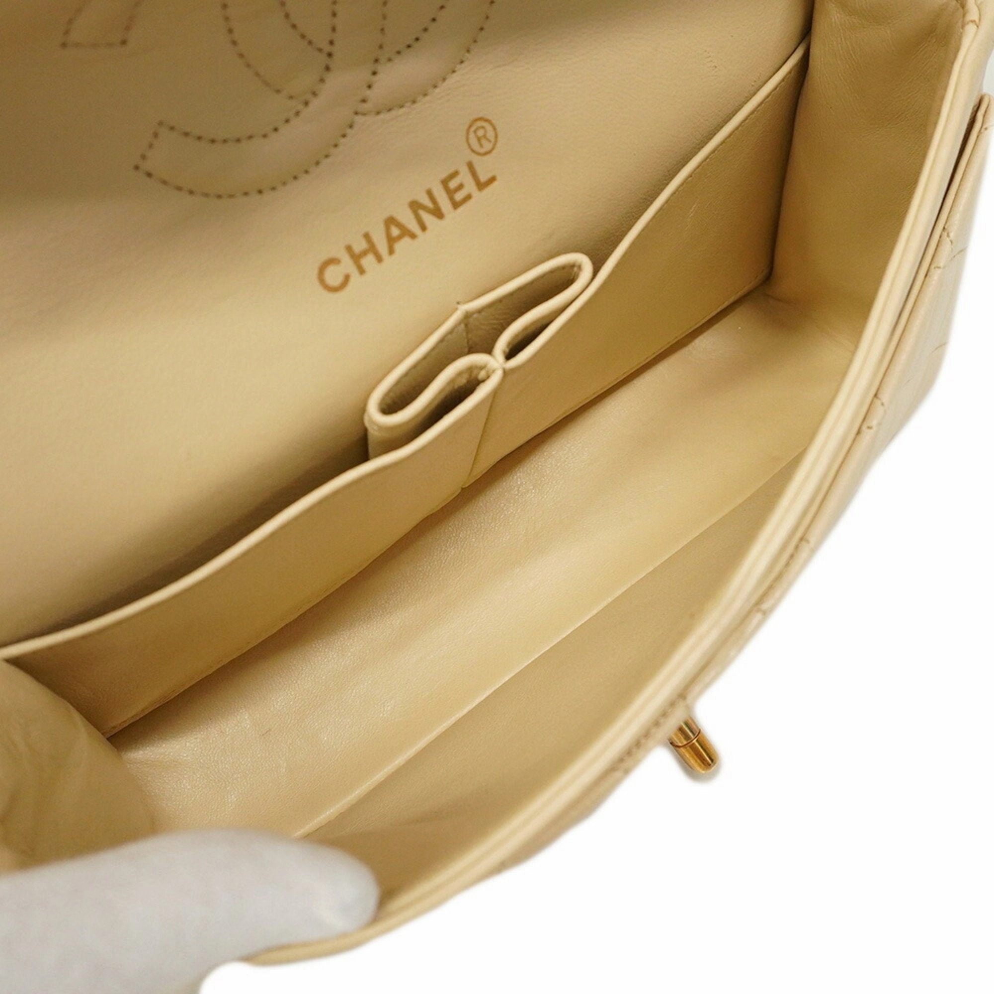 Chanel Leather Shoulder Bag (Pre-Owned)
