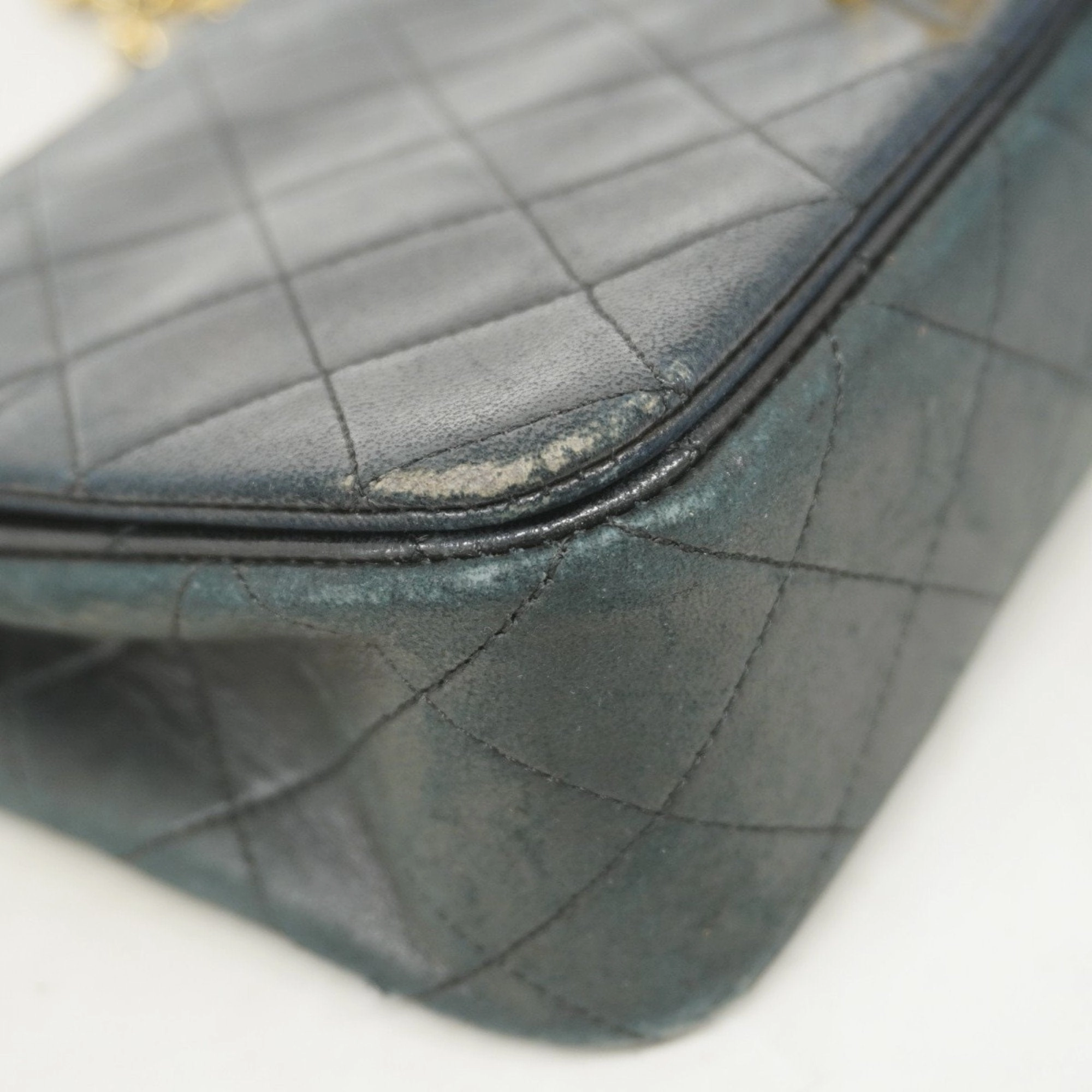 Chanel Leather Shoulder Bag (Pre-Owned)