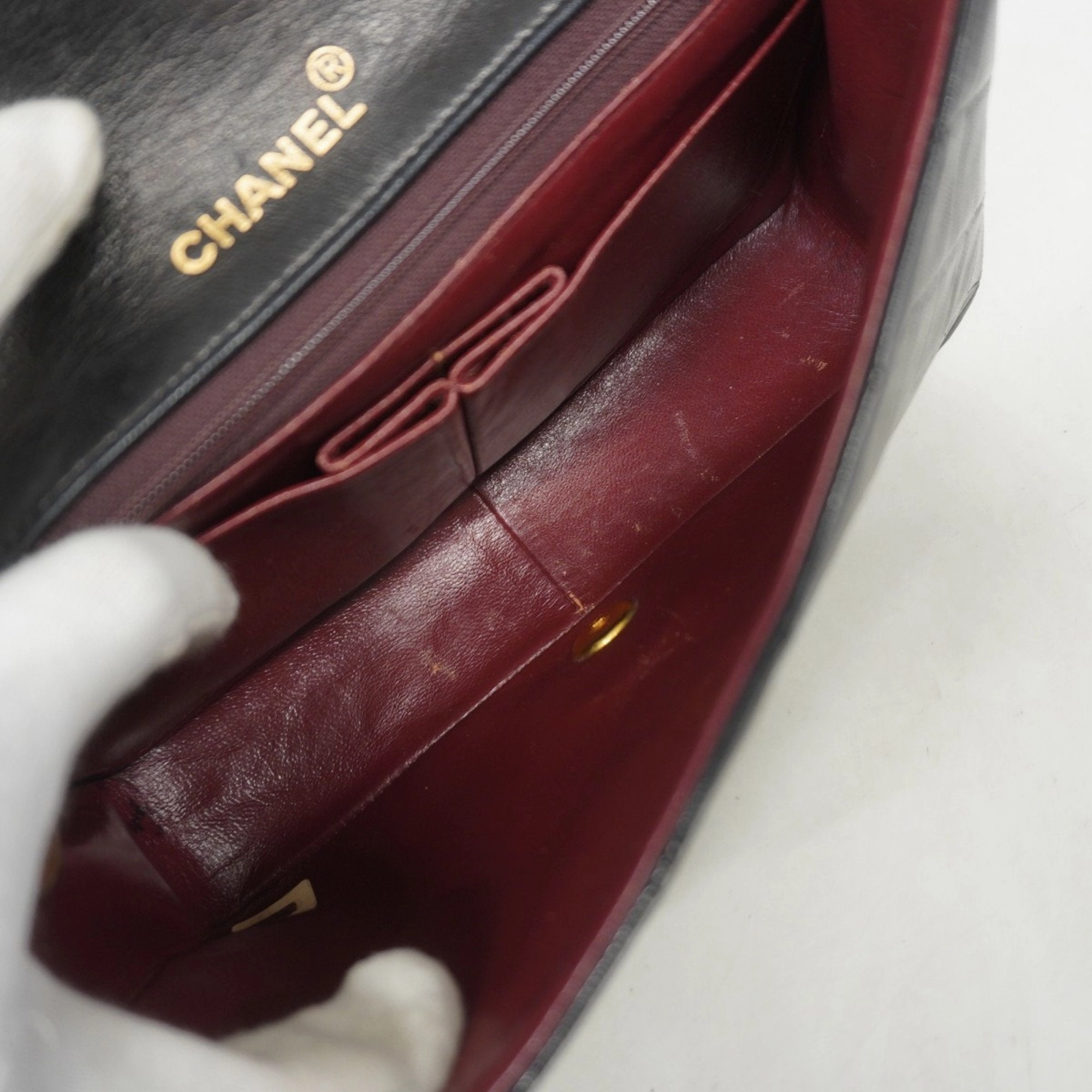 Chanel Leather Shoulder Bag (Pre-Owned)