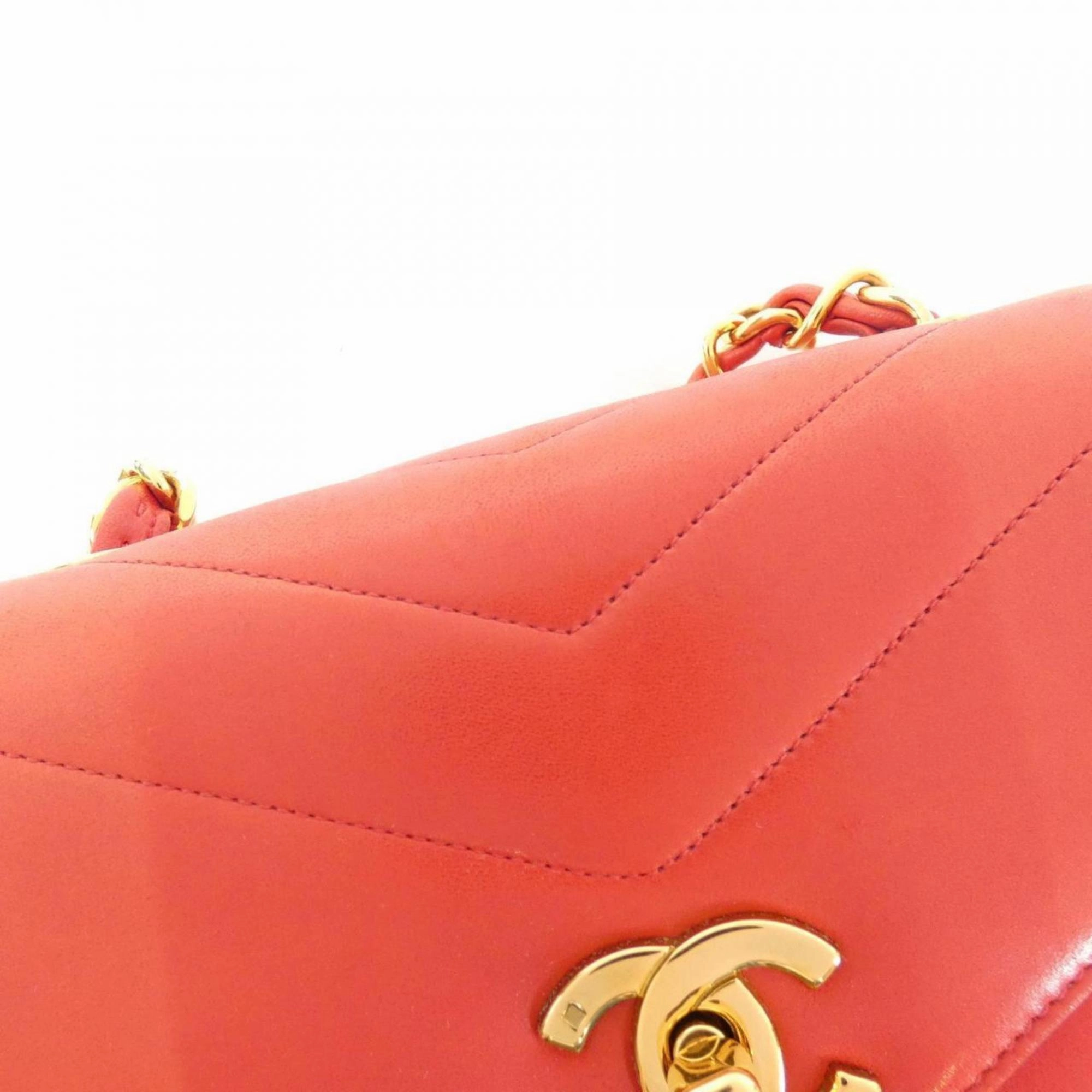 Chanel Leather Shoulder Bag (Pre-Owned)