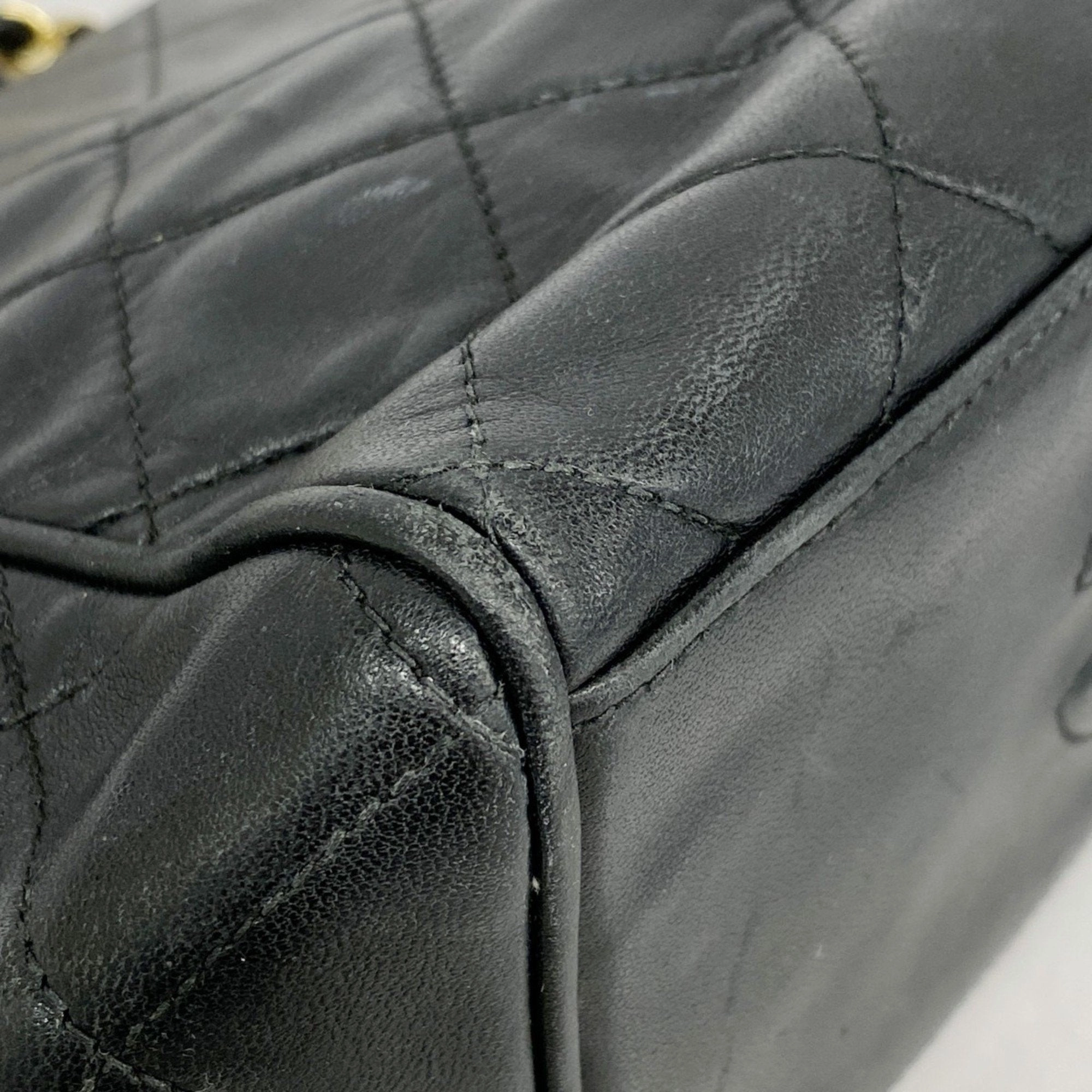 Chanel Leather Shoulder Bag (Pre-Owned)