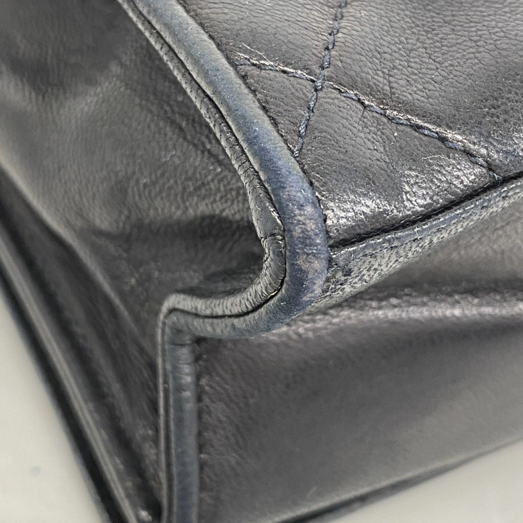 Chanel Leather Shoulder Bag (Pre-Owned)