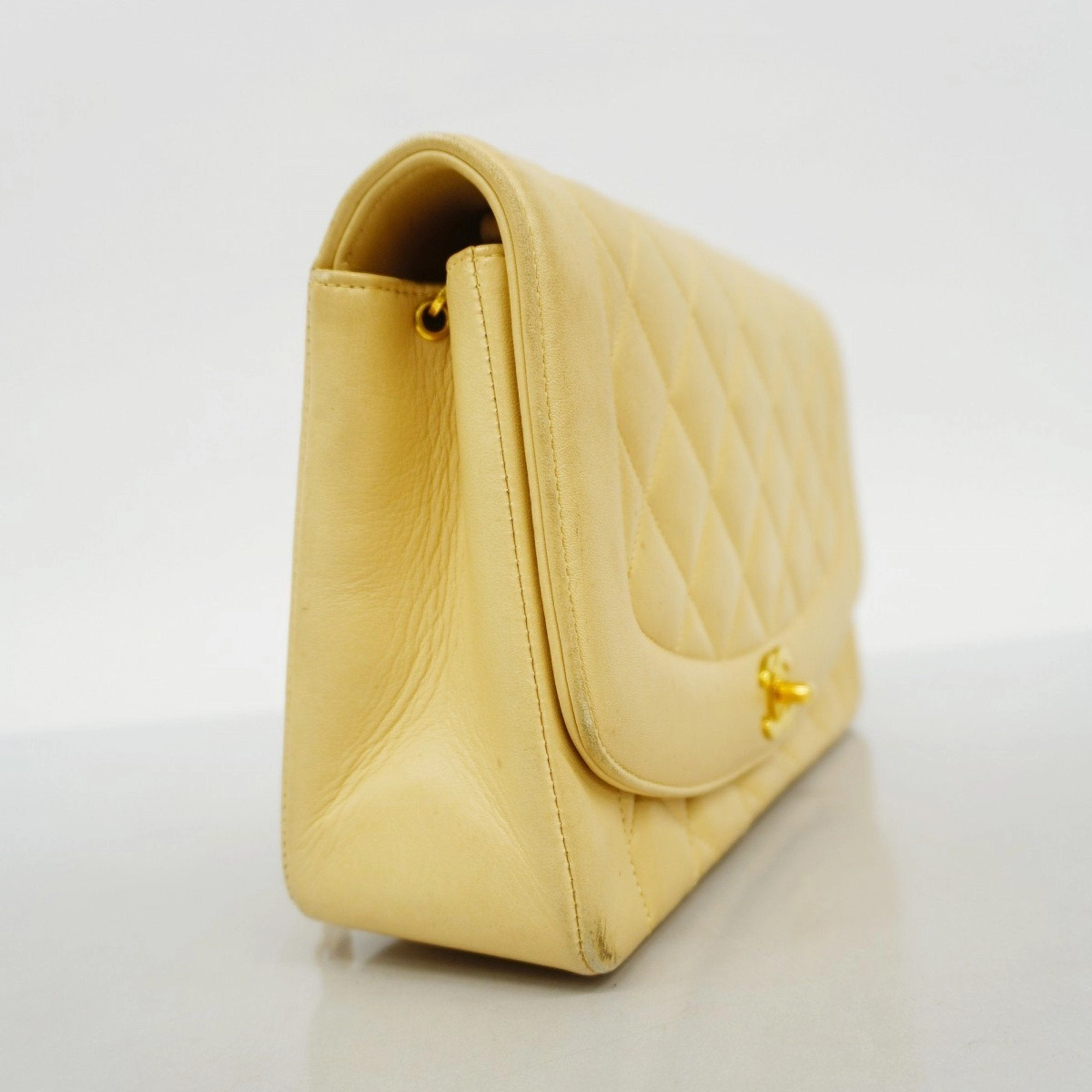 Chanel Leather Shoulder Bag (Pre-Owned)