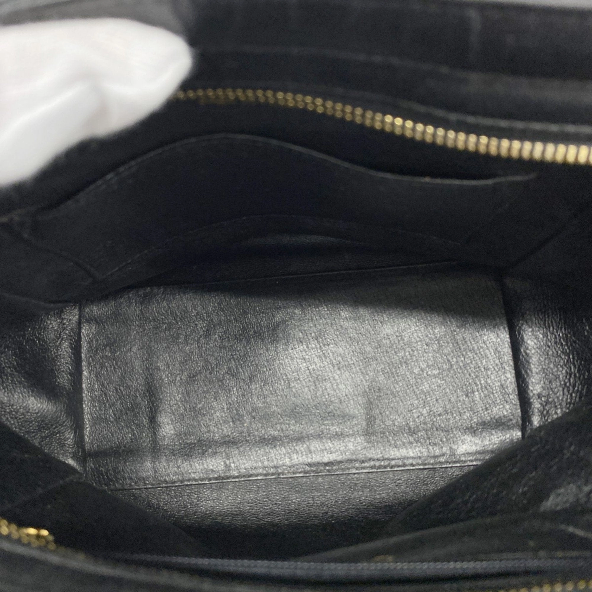 Chanel Leather Shoulder Bag (Pre-Owned)