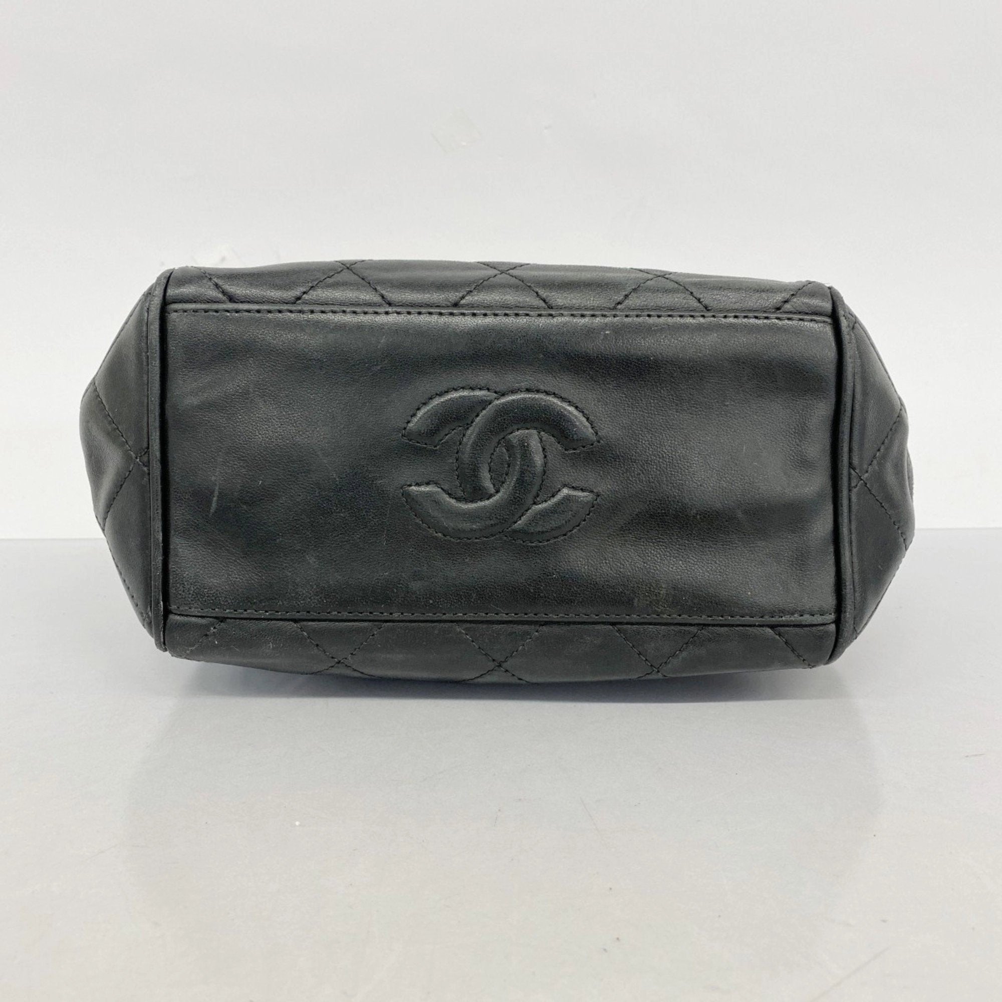 Chanel Leather Shoulder Bag (Pre-Owned)