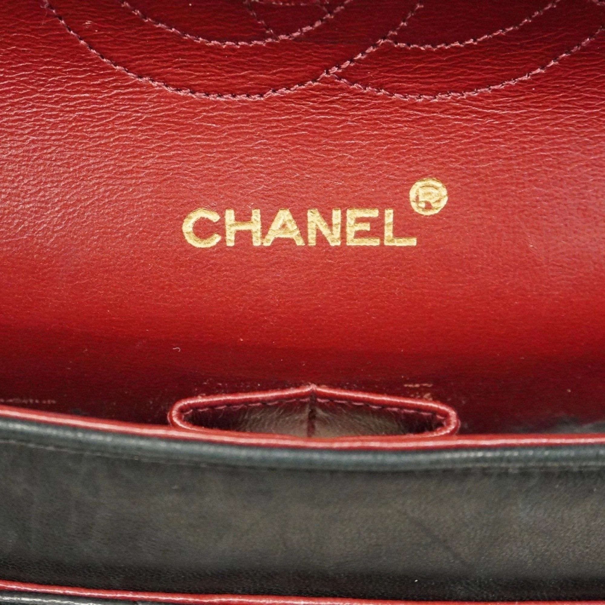 Chanel Leather Shoulder Bag (Pre-Owned)
