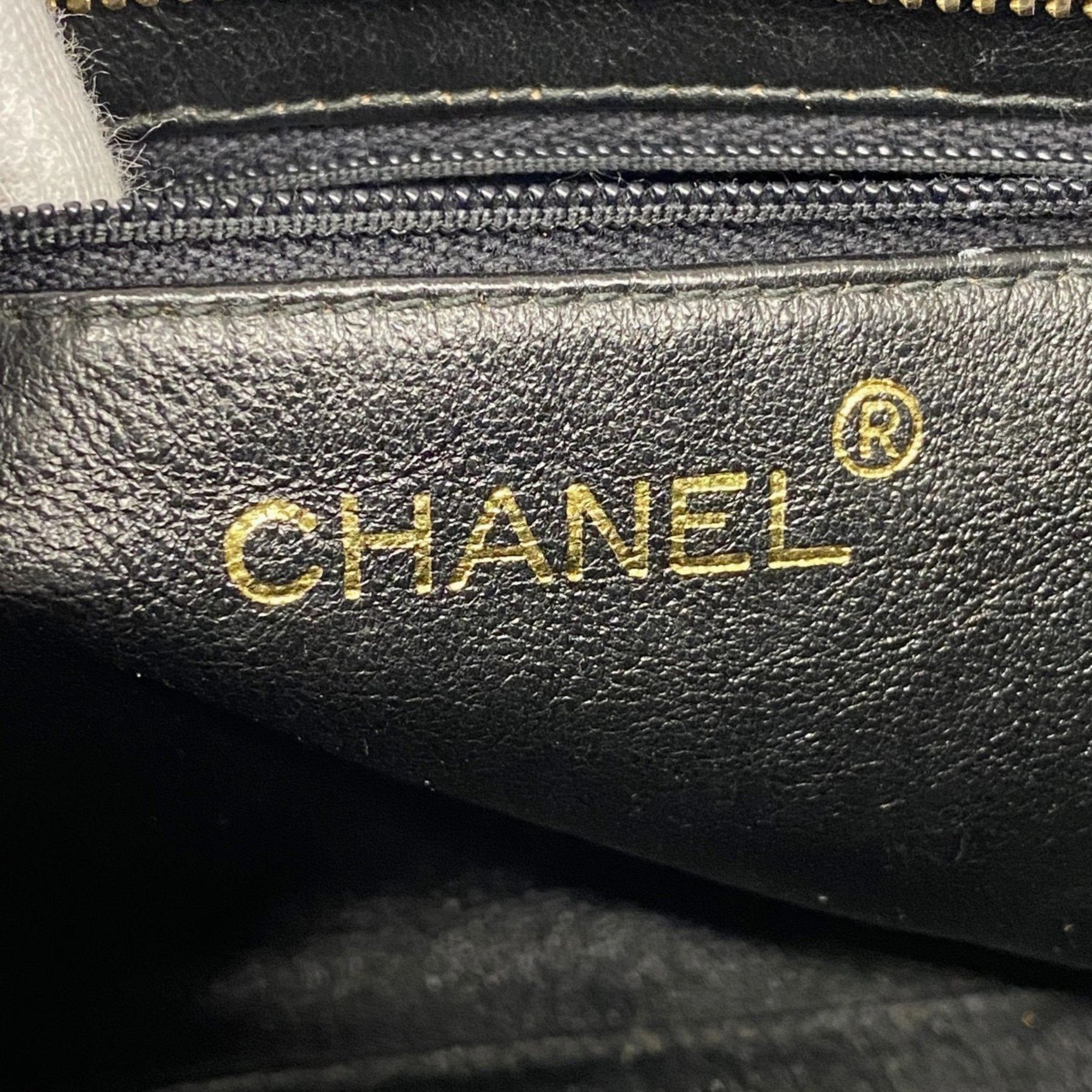 Chanel Leather Shoulder Bag (Pre-Owned)