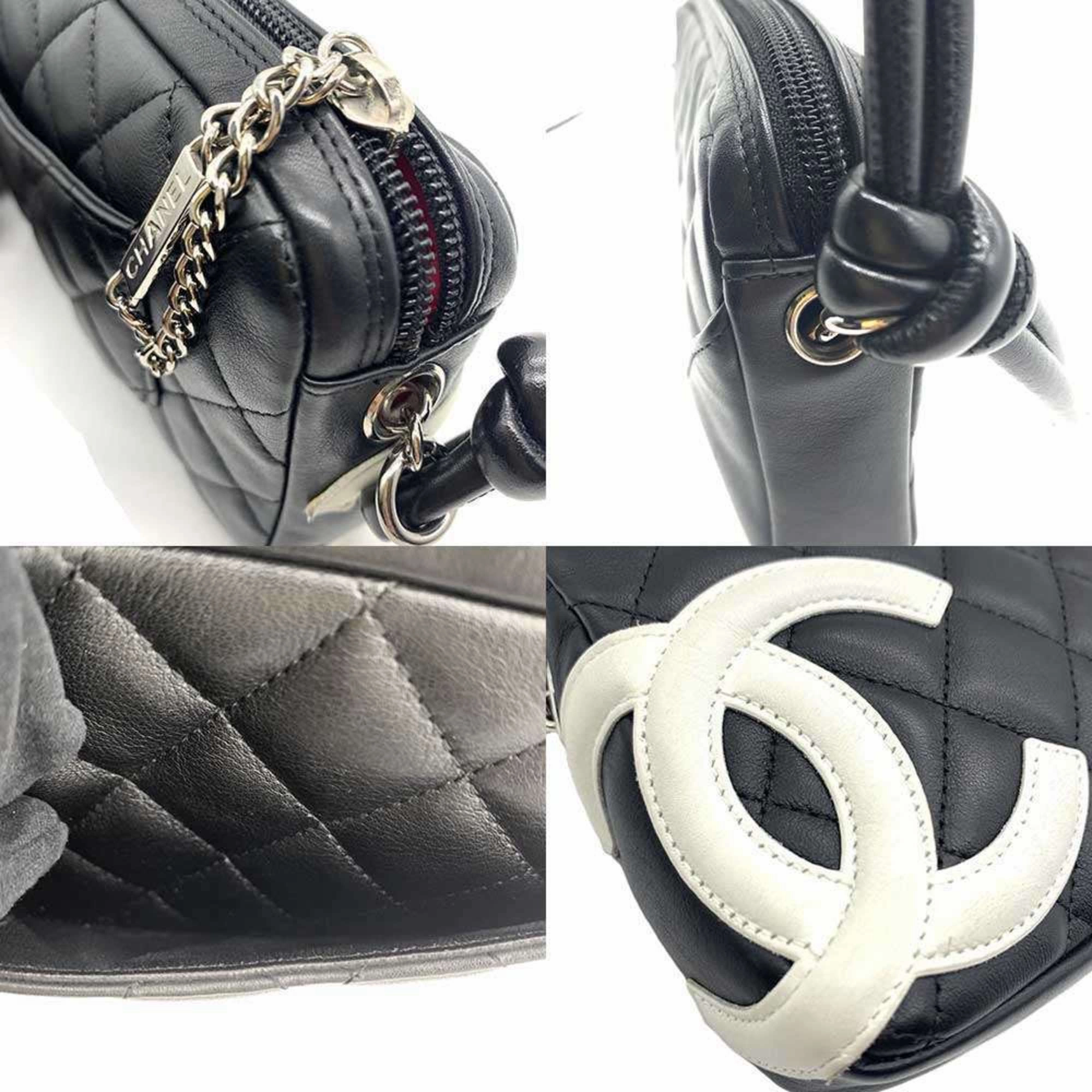 Chanel  Leather Shoulder Bag (Pre-Owned)